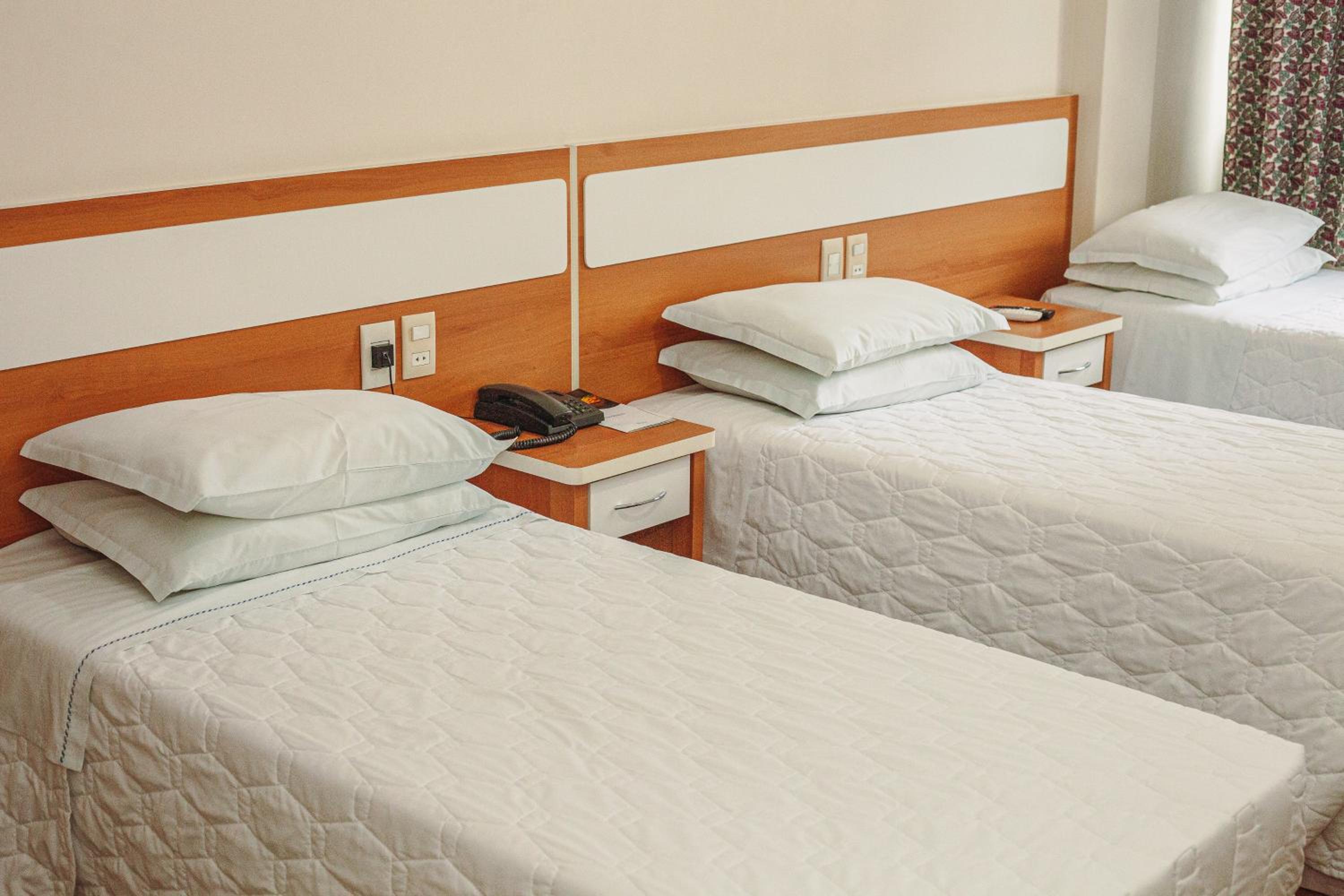 Triple Room with Three Single Beds - Photo 10