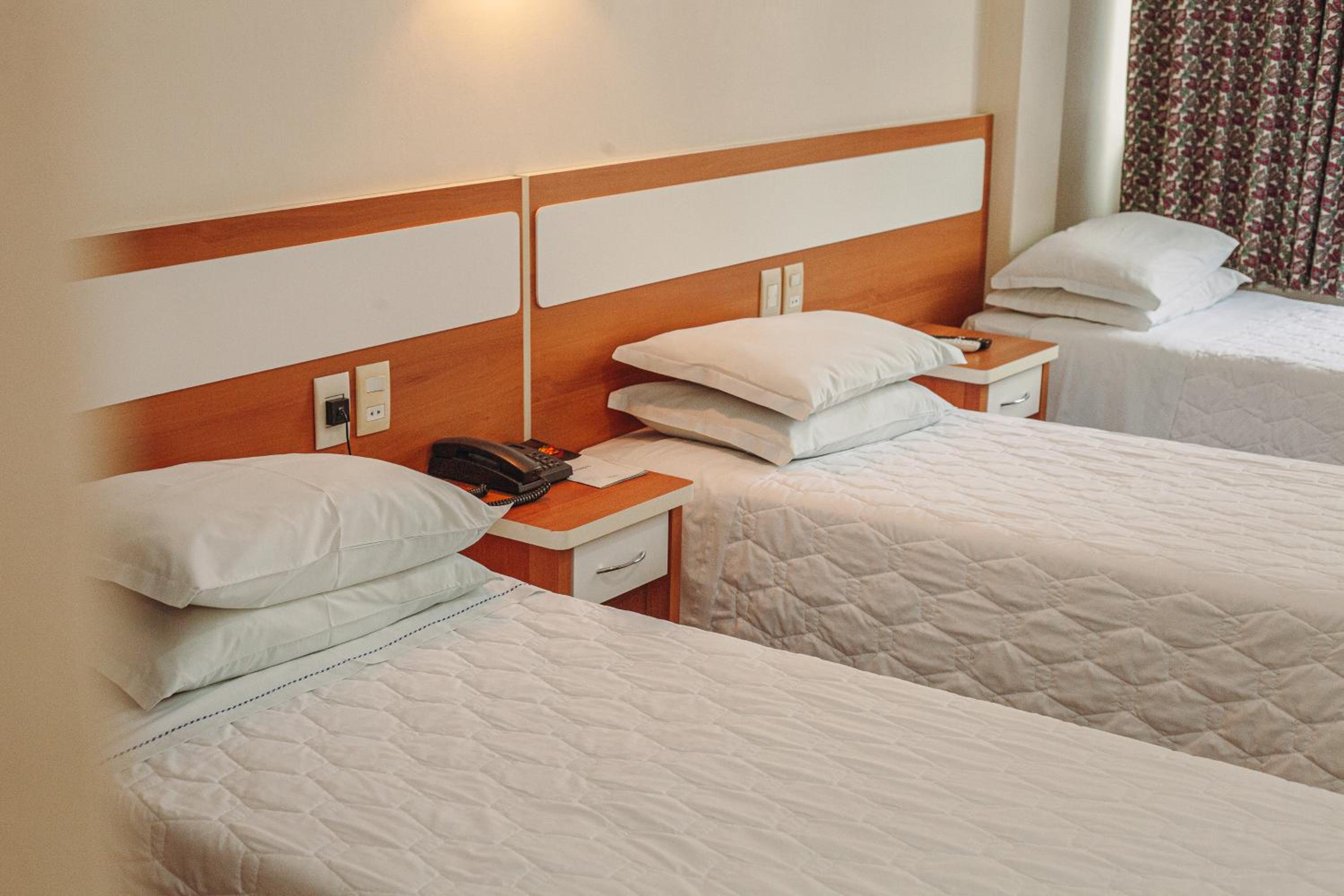 Triple Room with Three Single Beds - Photo 6