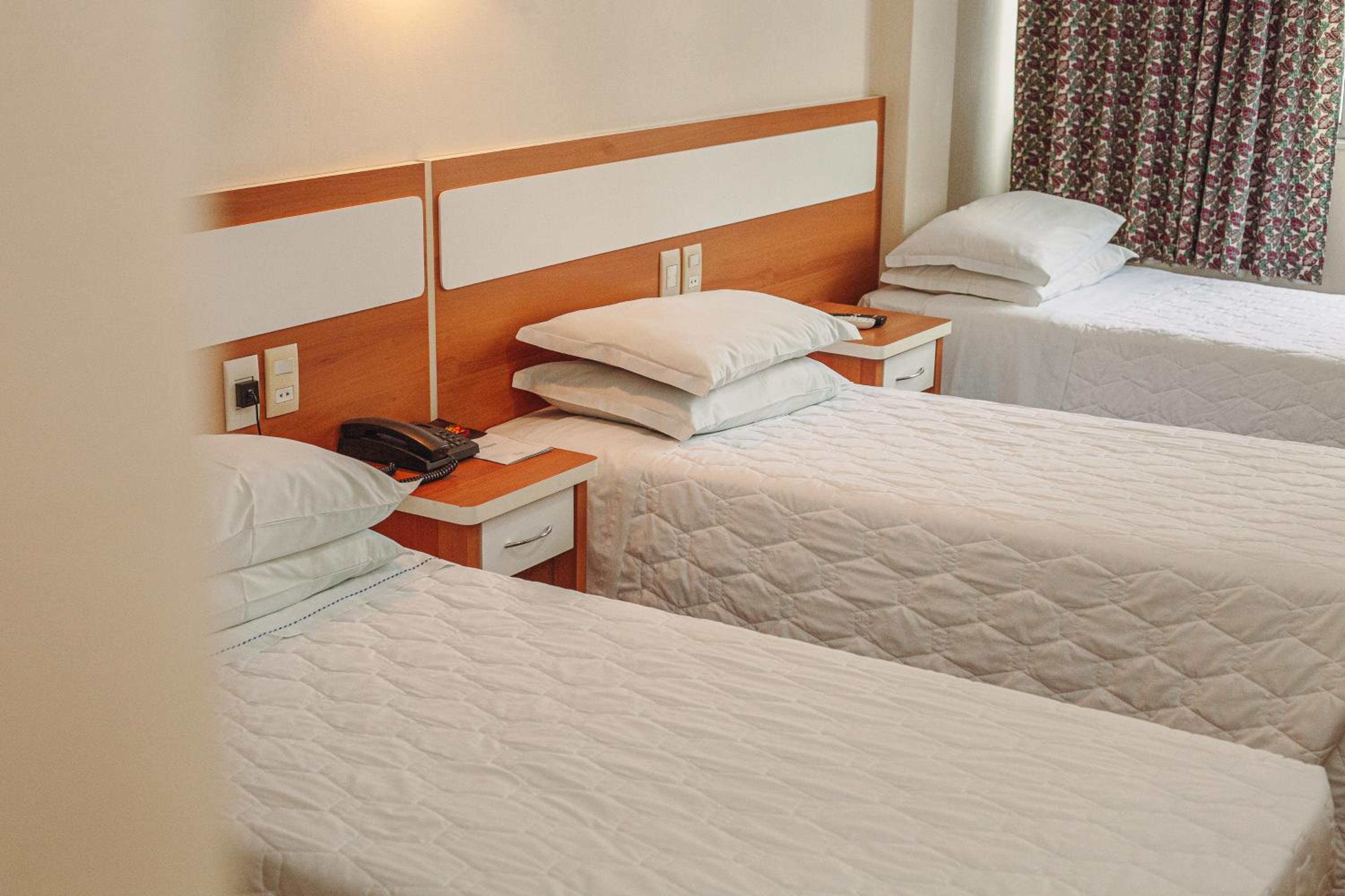 Triple Room with Three Single Beds - Photo 7