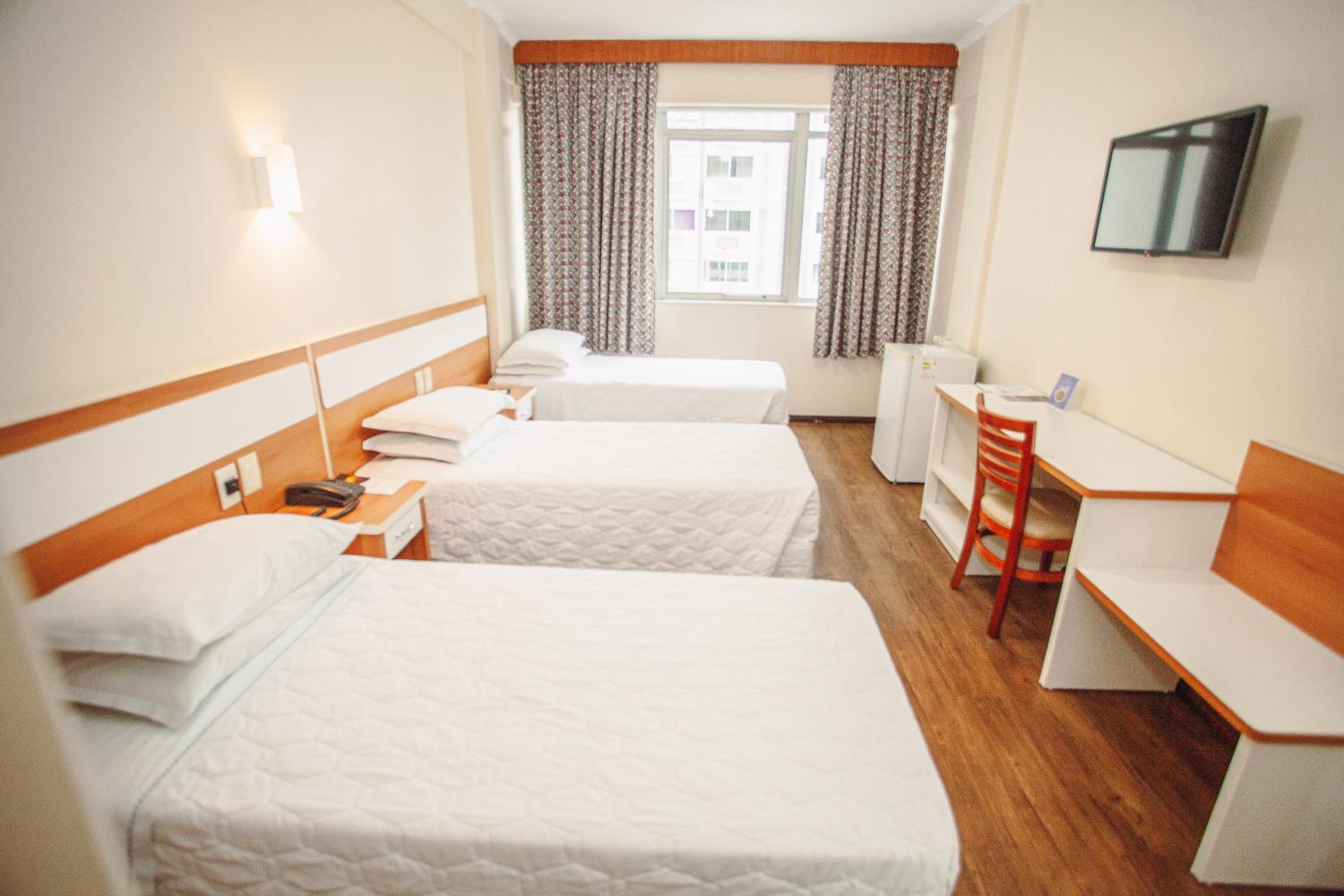 Triple Room with Three Single Beds - Photo 2