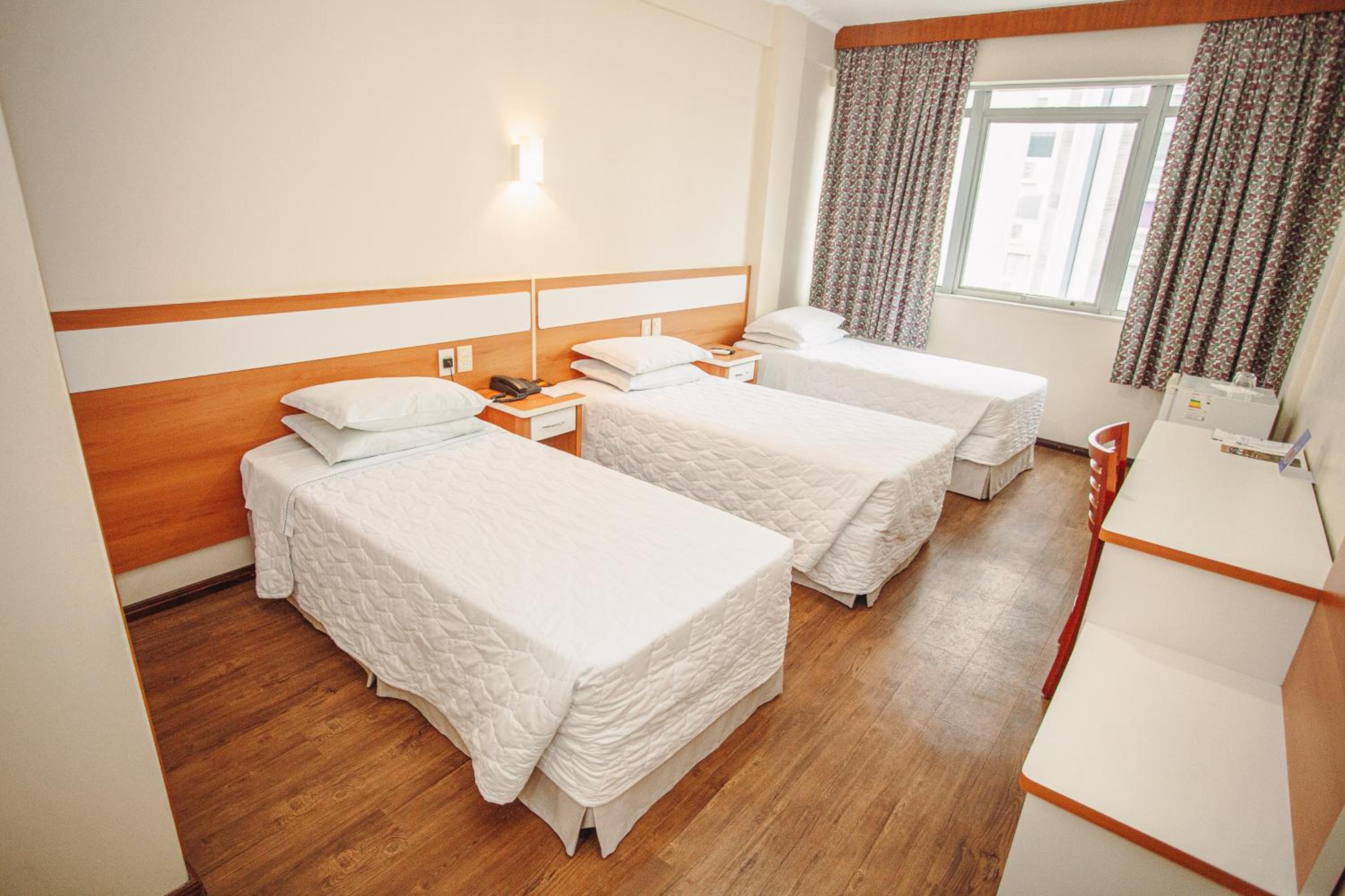 Triple Room with Three Single Beds - Photo 4