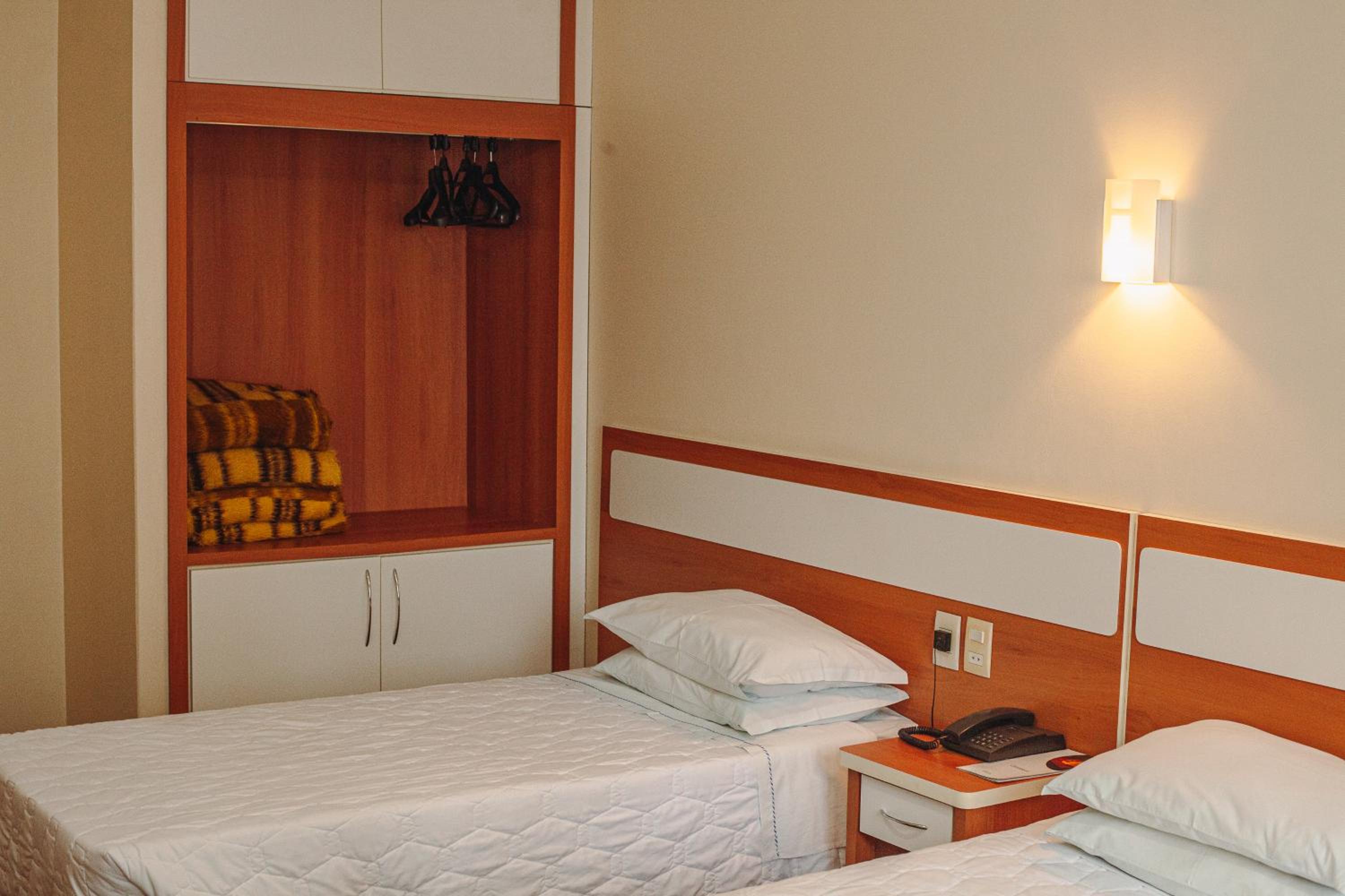 Triple Room with Three Single Beds - Photo 5
