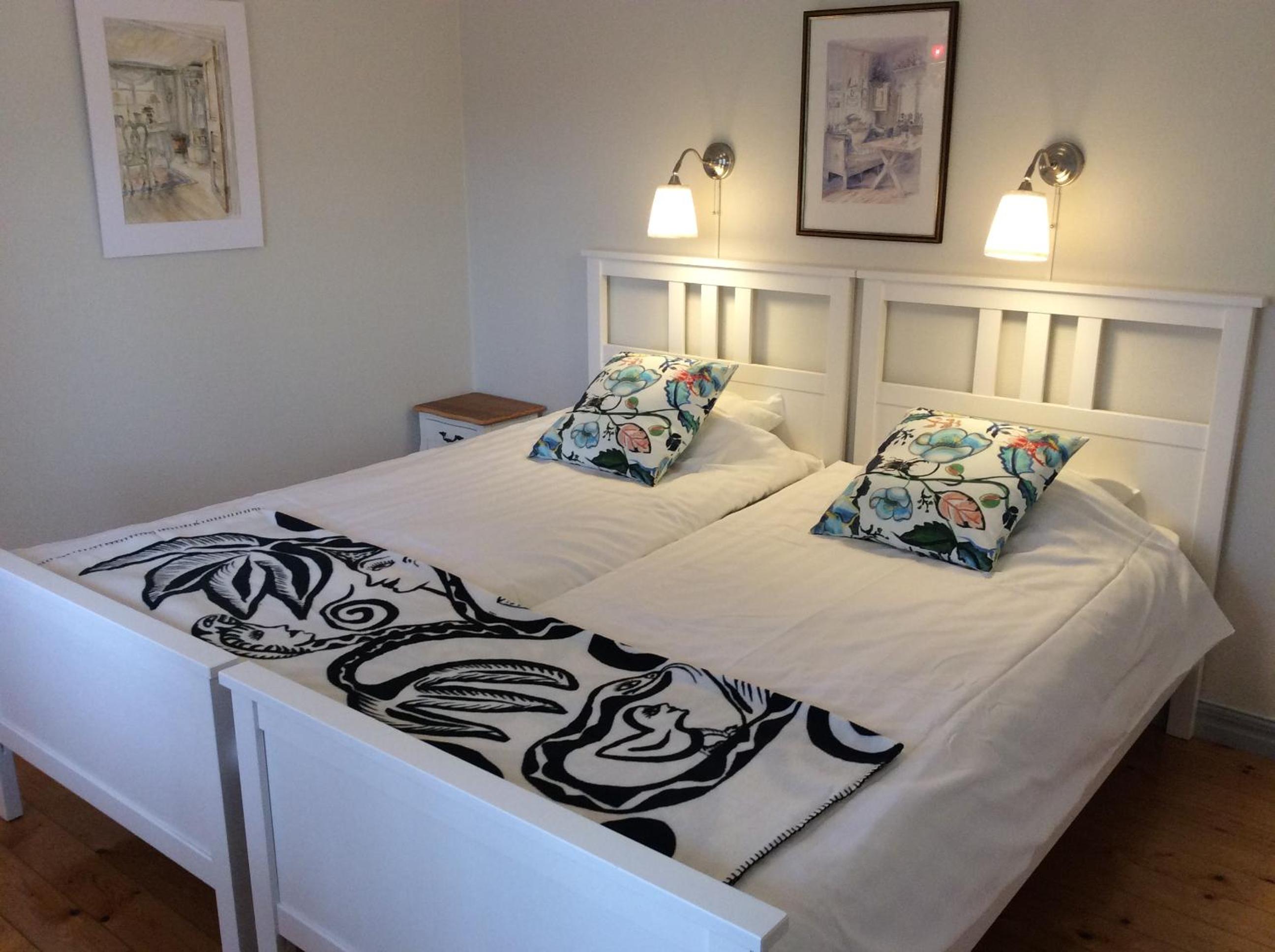 Double or Twin Room with Shared Bathroom photo 3