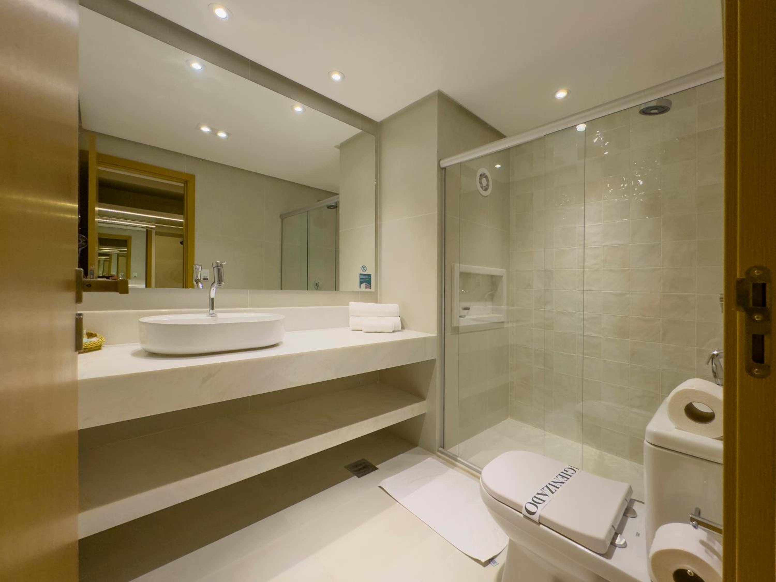 Premier Triple Room with One Queen and One Single Bed thumbnail 6