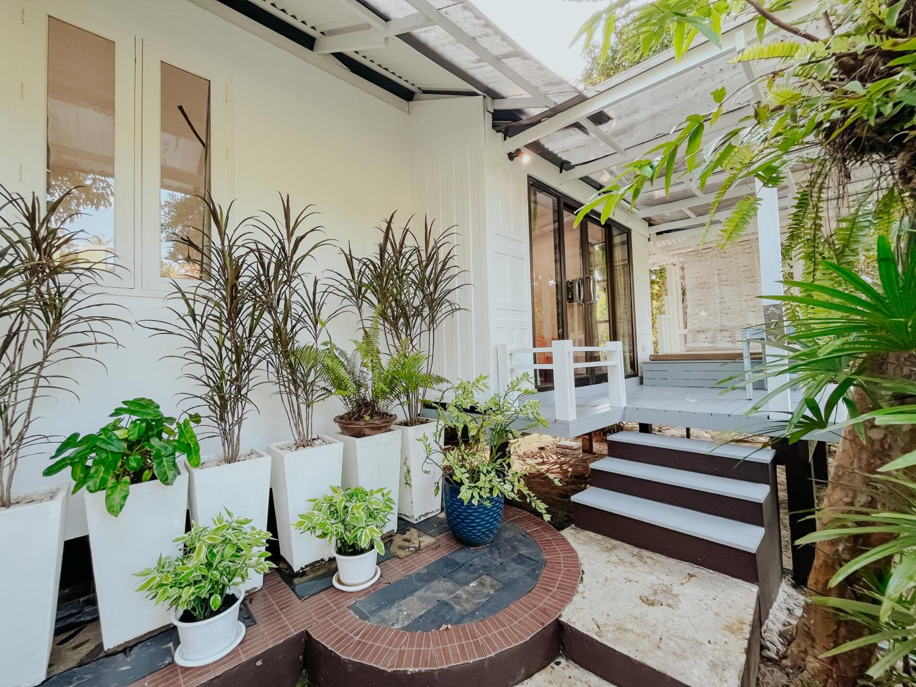 Two-Bedroom Bungalow - Photo 3