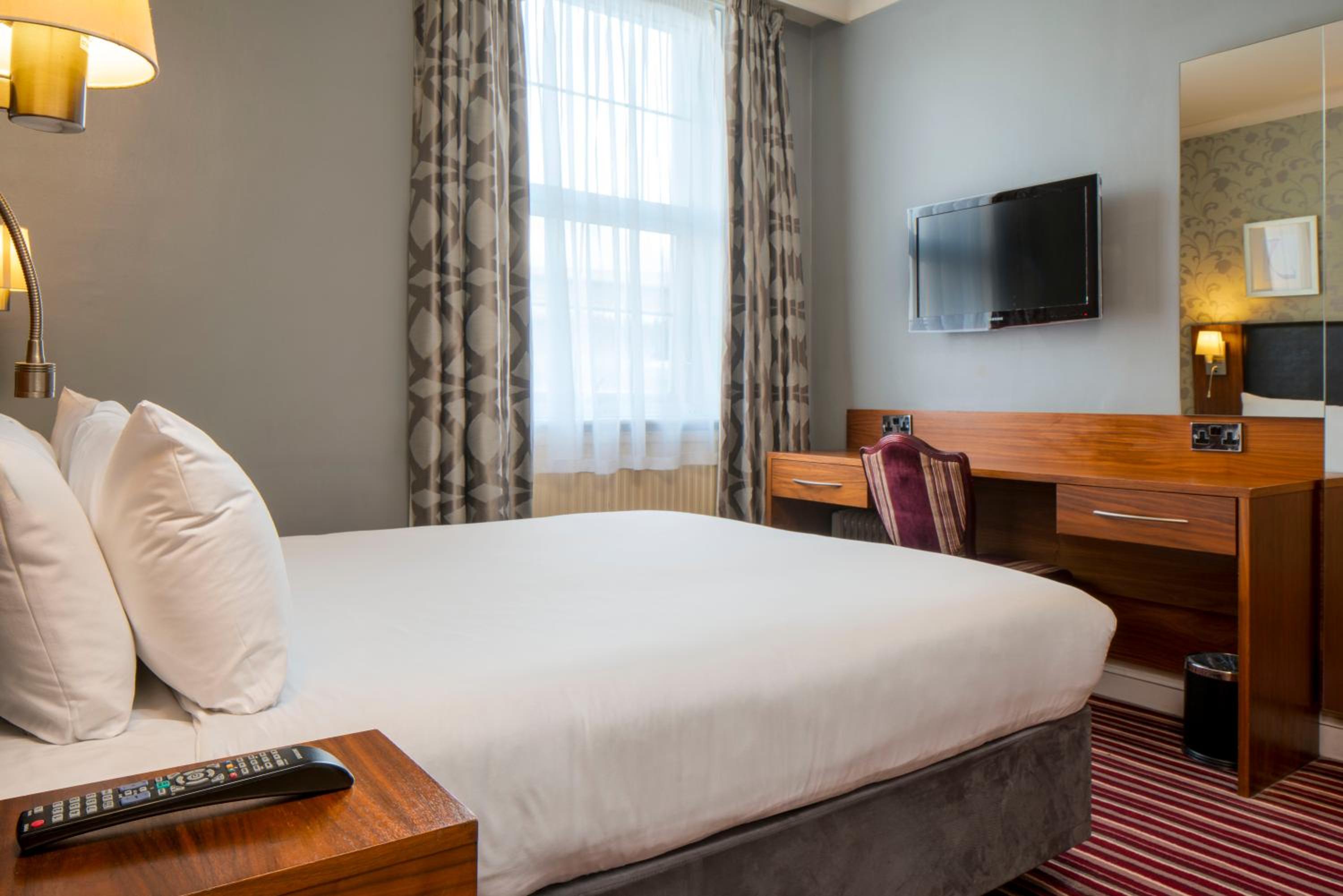 Standard Double Room - Photo 8