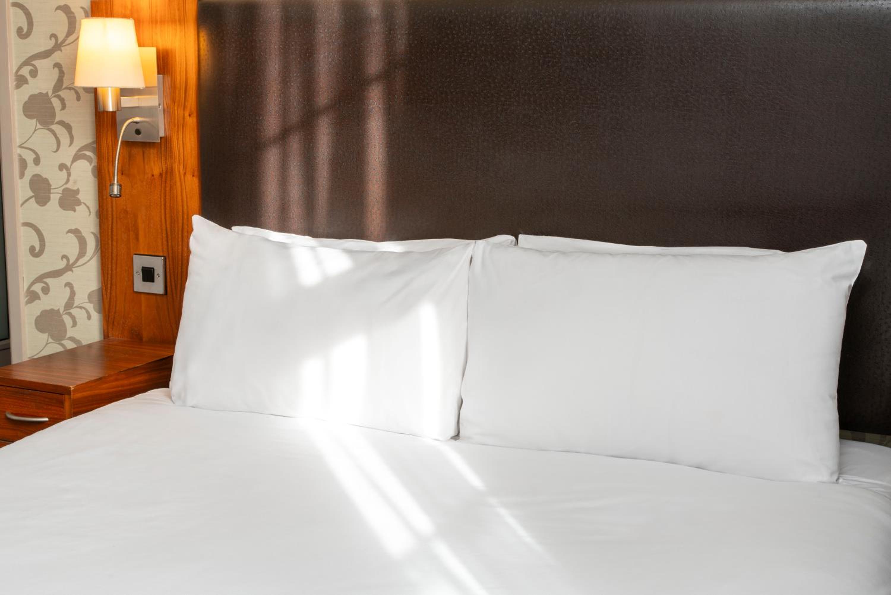 Standard Double Room - Photo 9