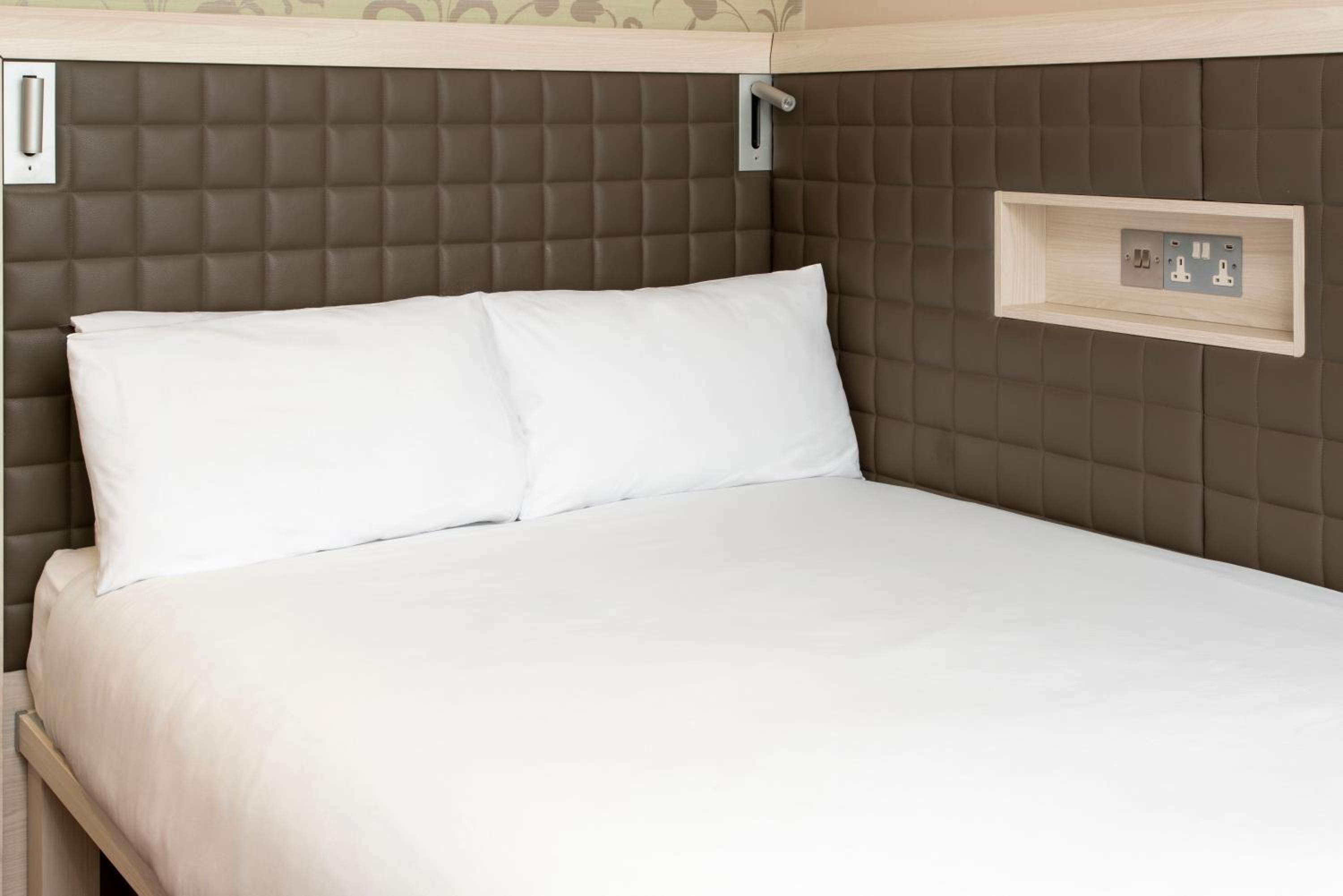 Double Room - Non-Smoking  - Photo 6