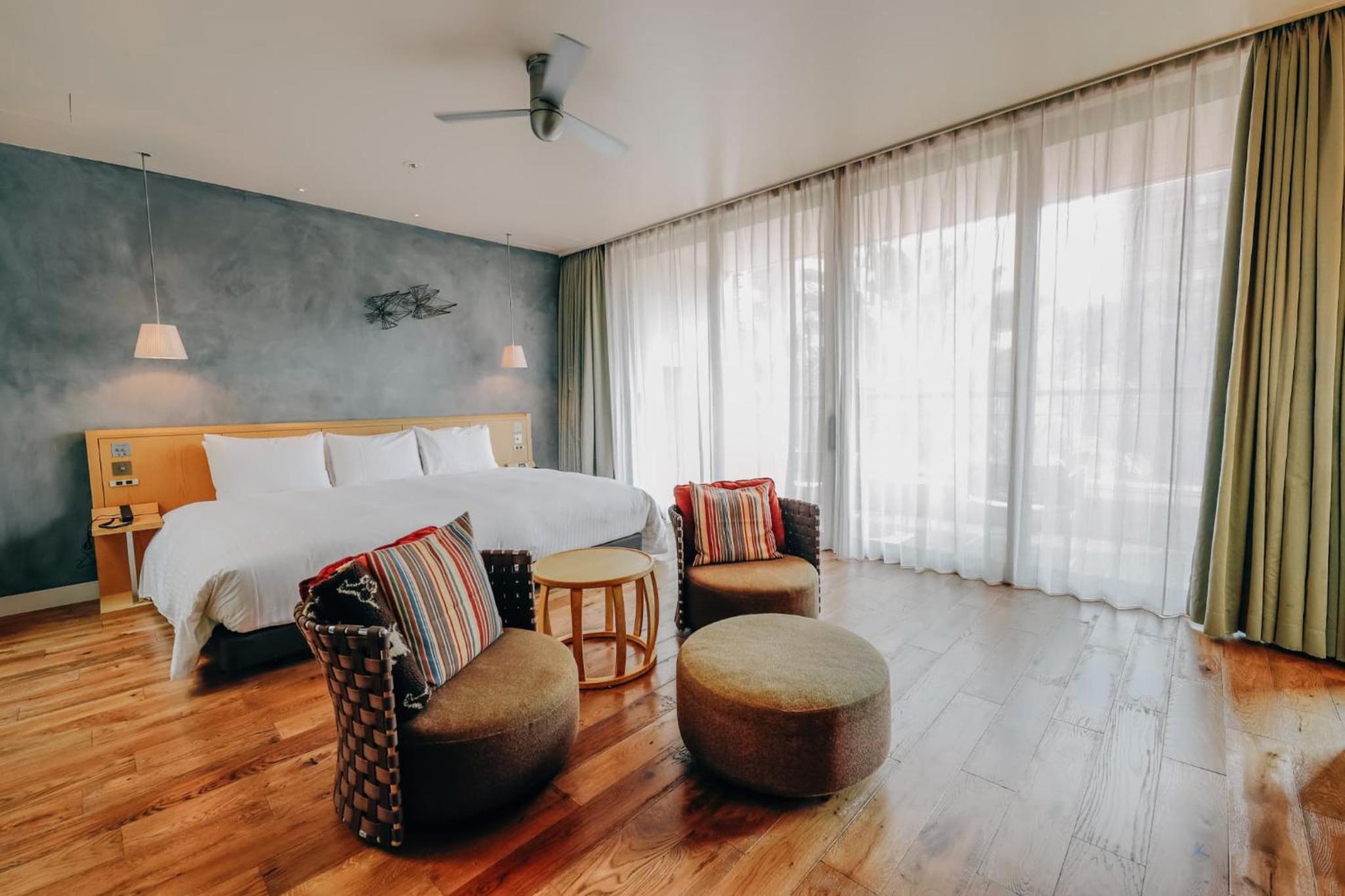 Suite Room - Photo 11