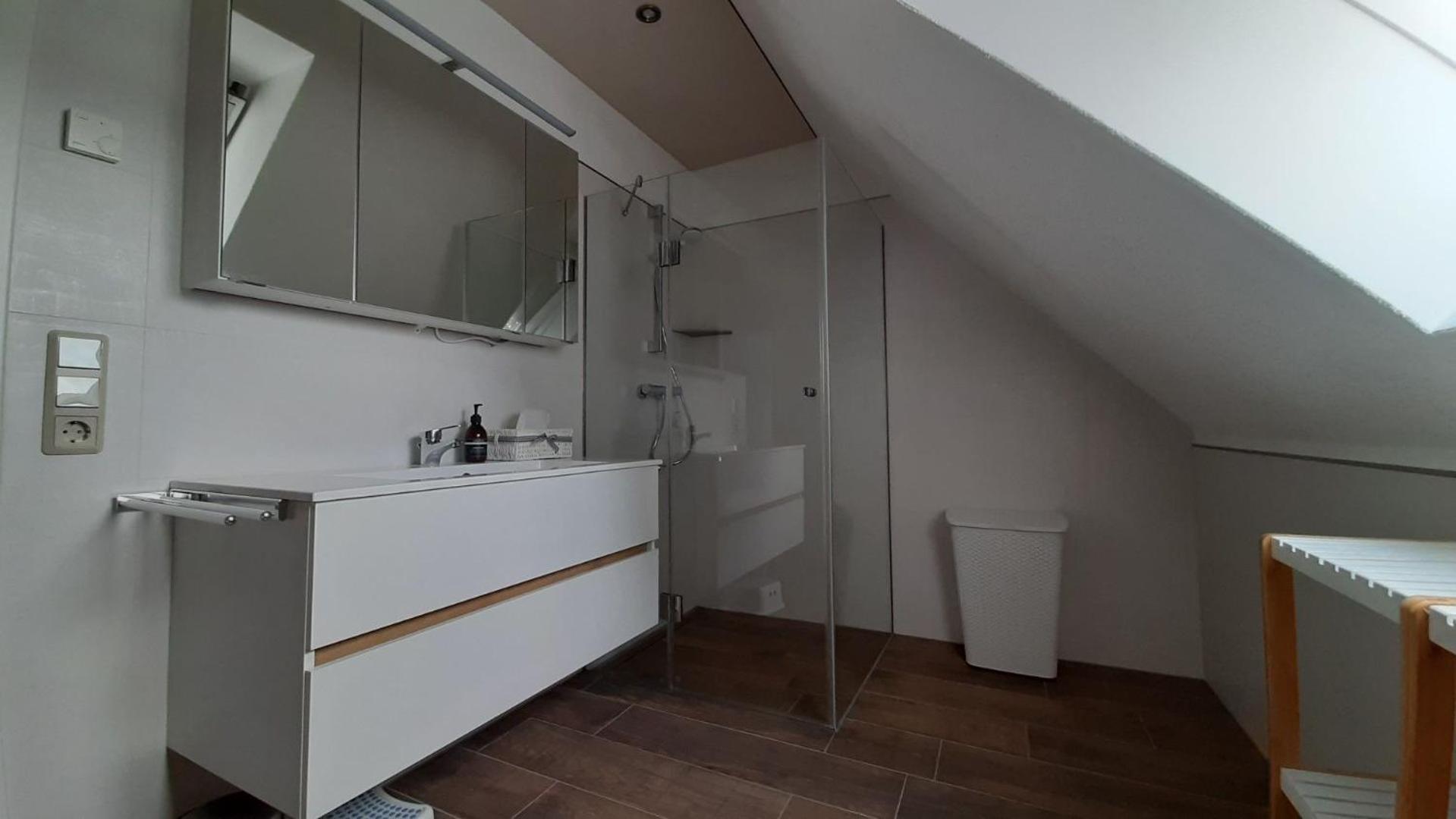 Two-Bedroom Apartment with Shower  photo 3