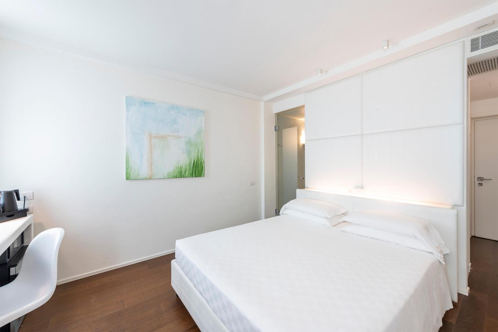 Superior Double or Twin Room photo 3