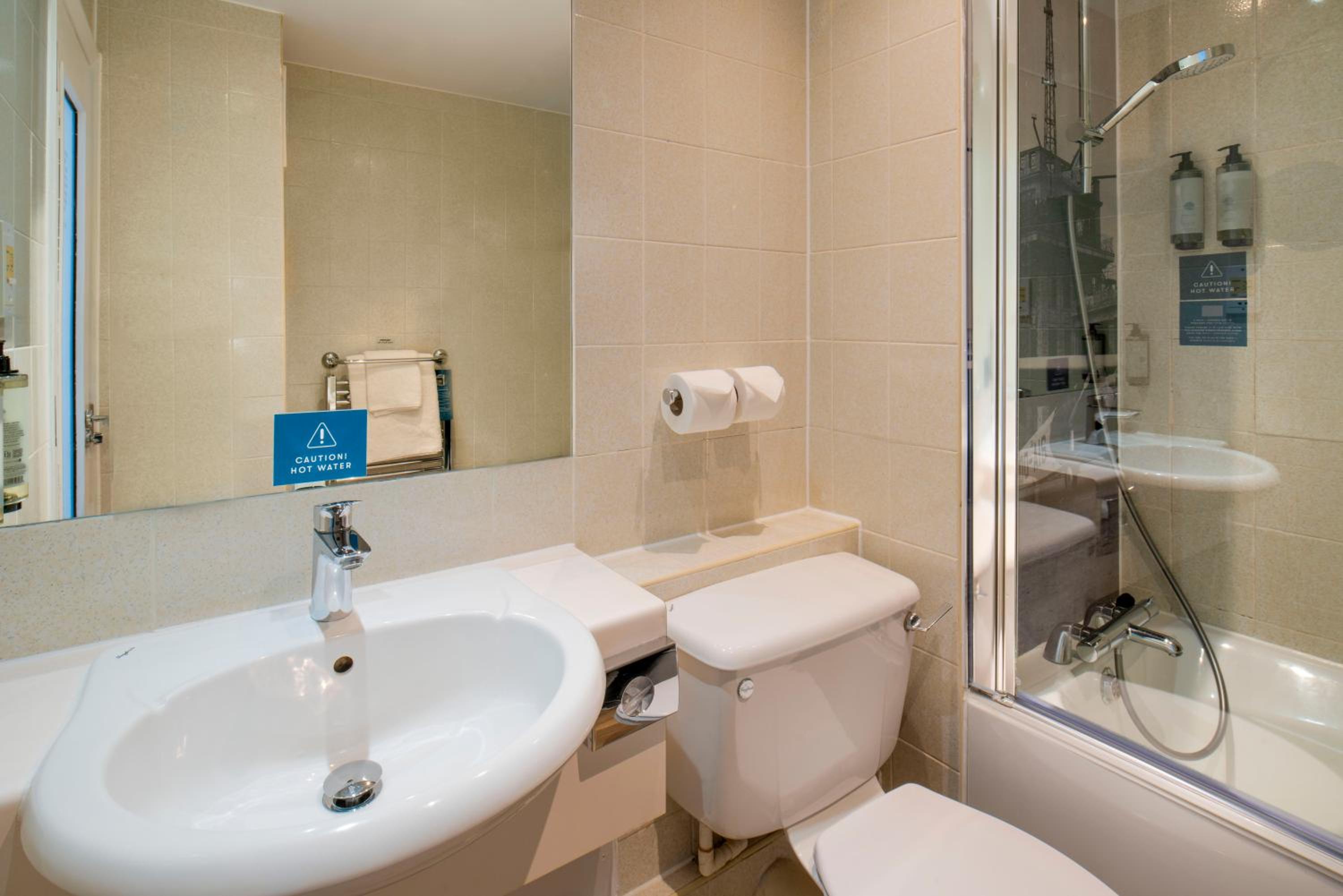 Standard Double Room - Photo 2