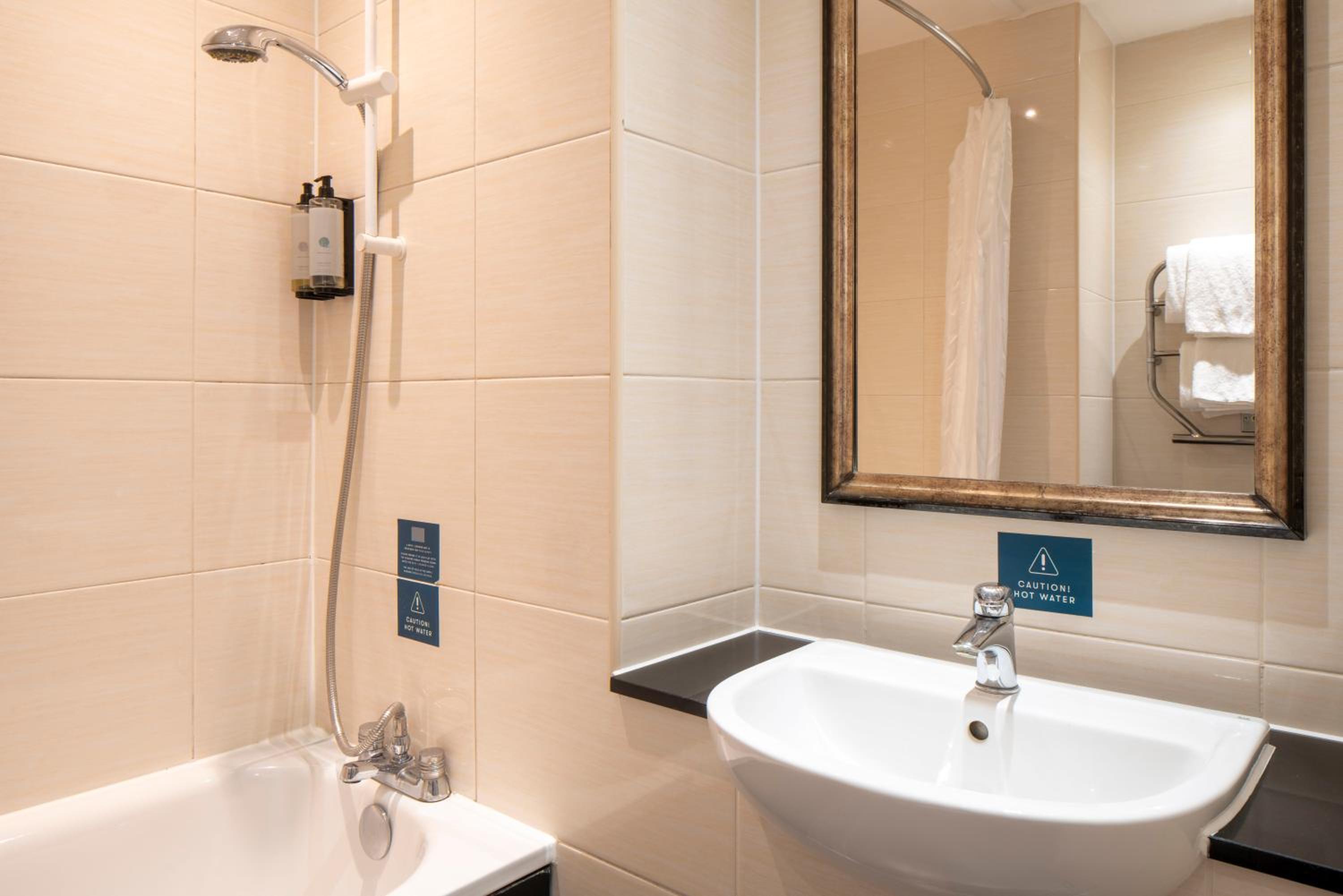 Standard Double Room - Photo 3