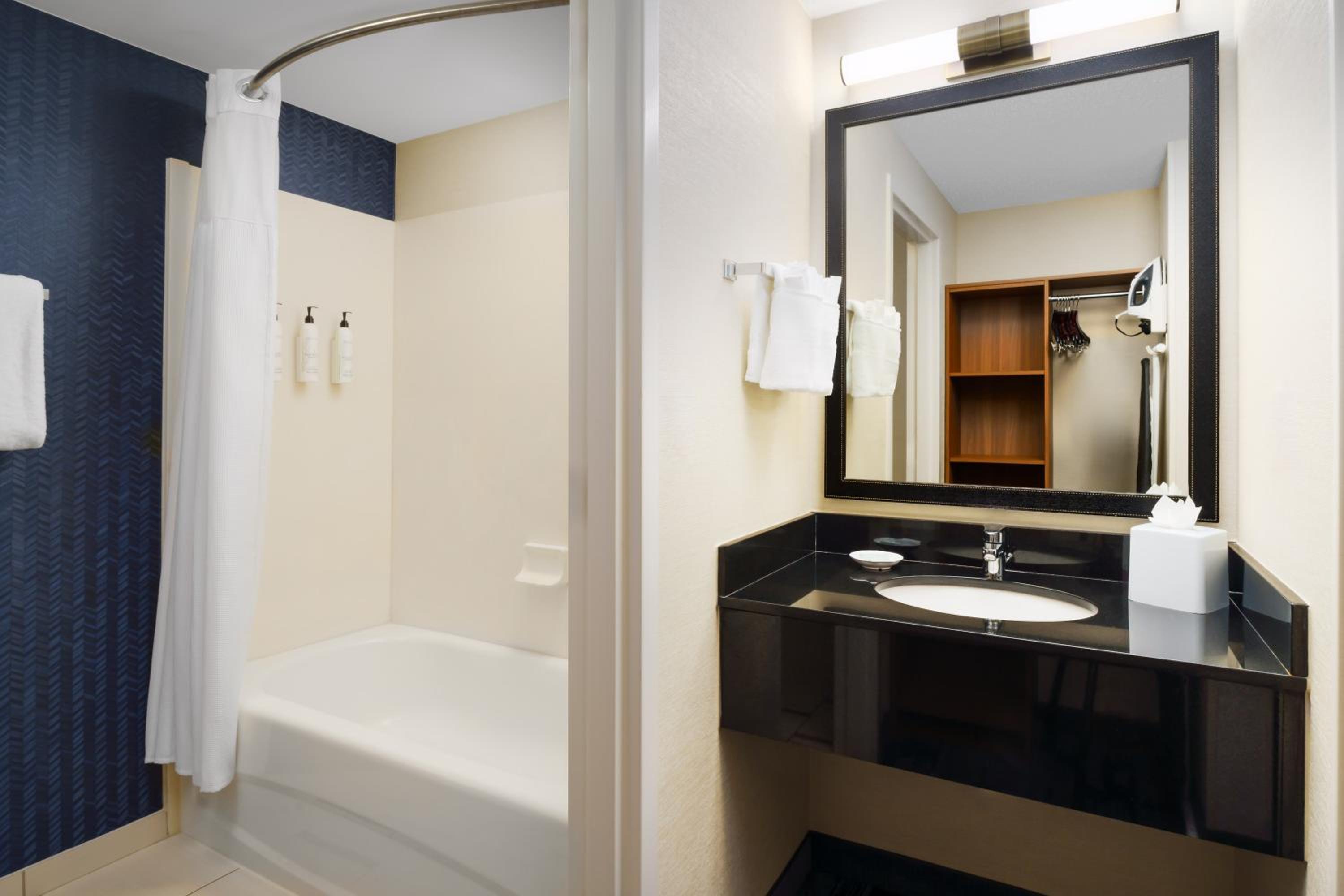 Double Room with Two Double Beds - Photo 5
