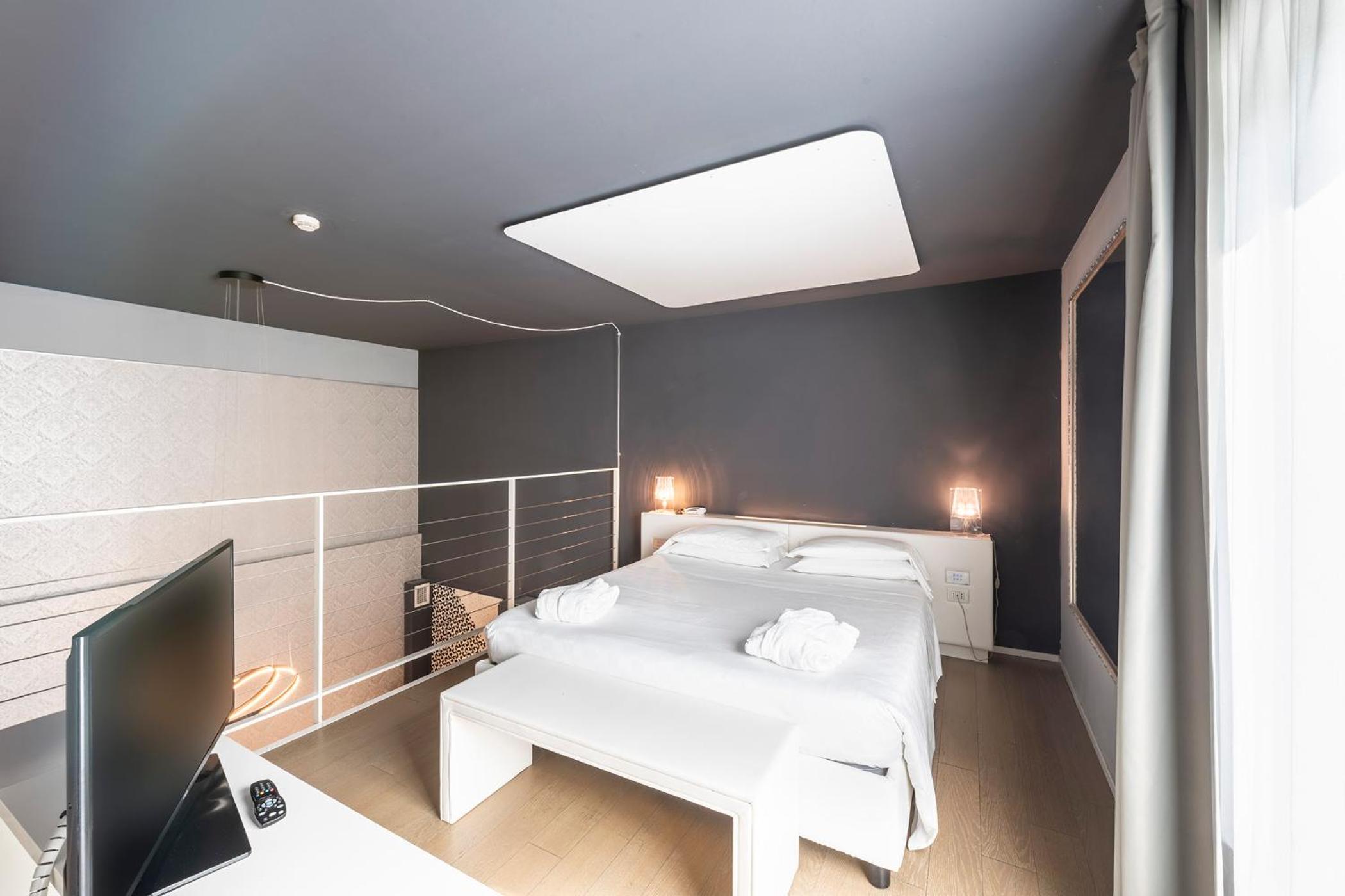 Suite with Jacuzzi photo 1