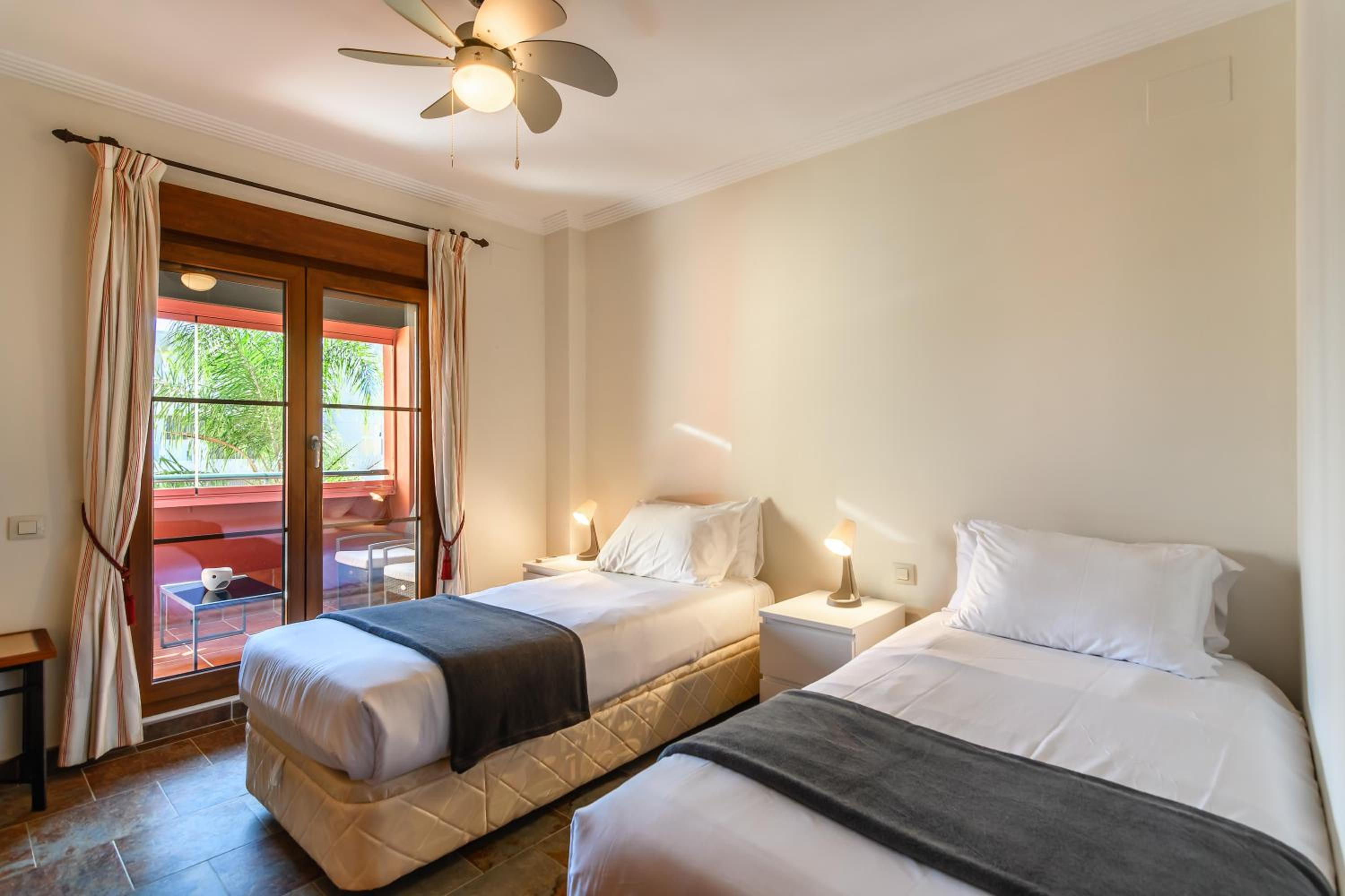 Apartamento de Dos Habitaciones con Terraza