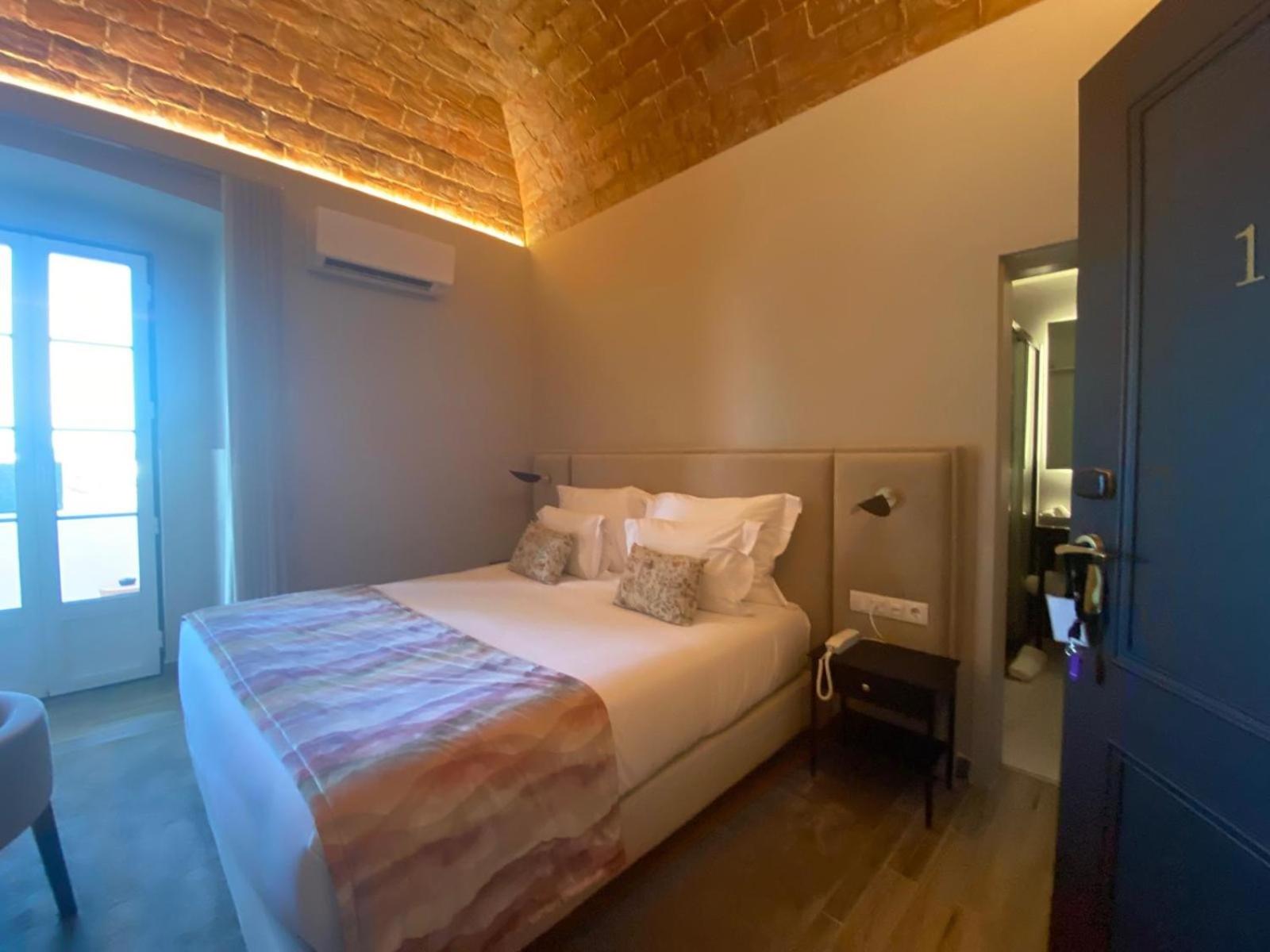 Queen Room With Balcony photo 2