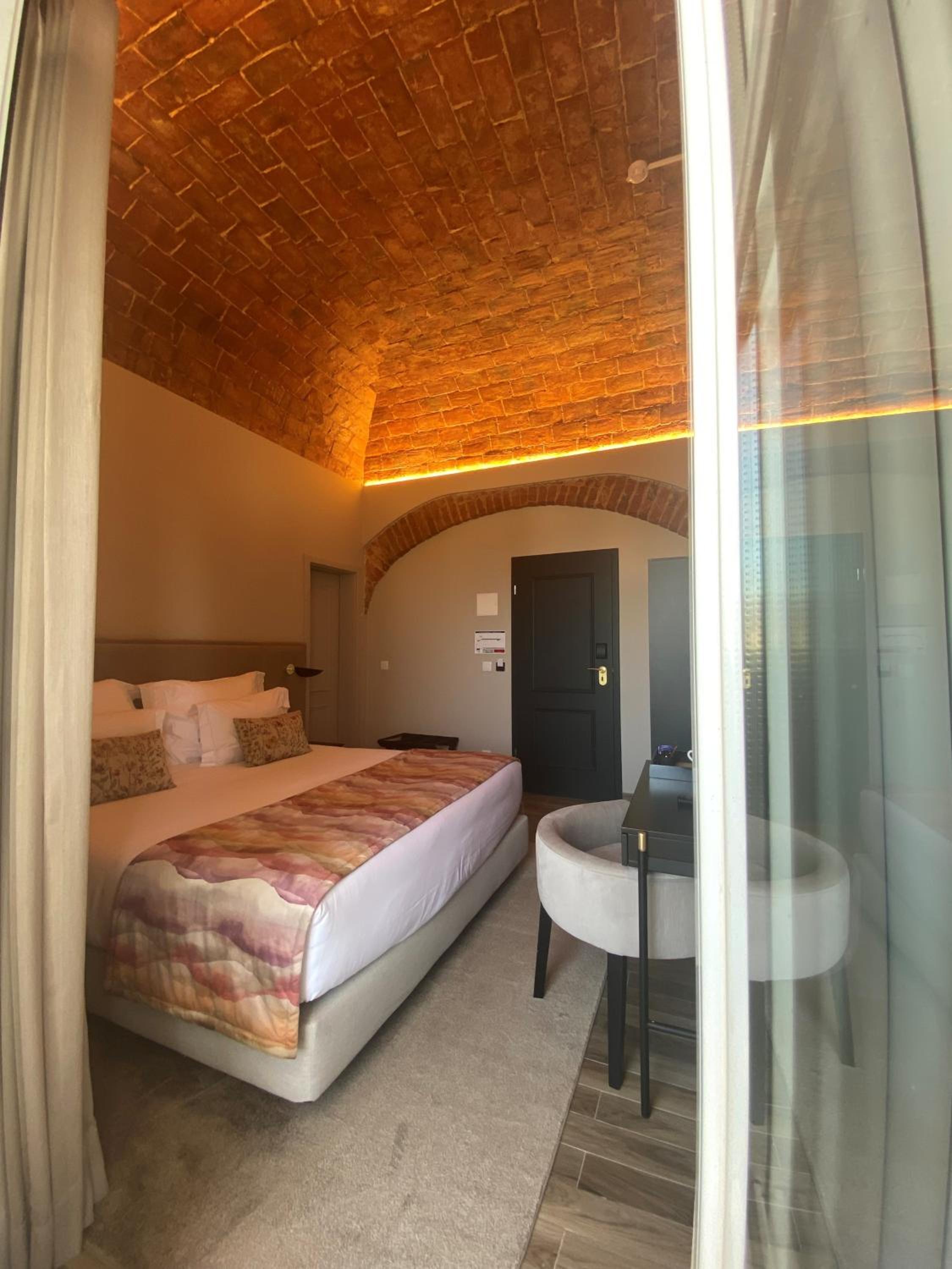 Queen Room With Balcony
