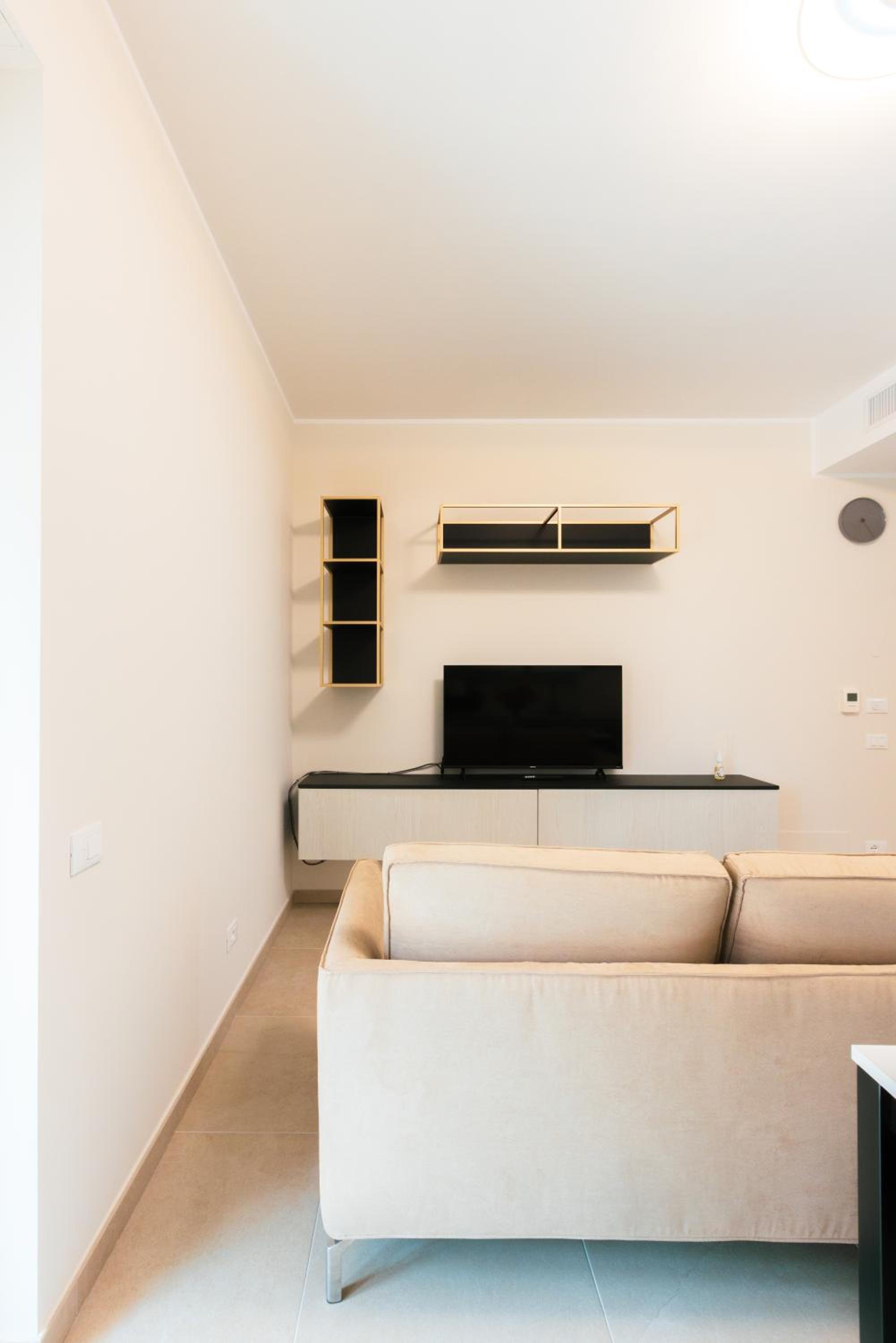 One-Bedroom Apartment photo 1
