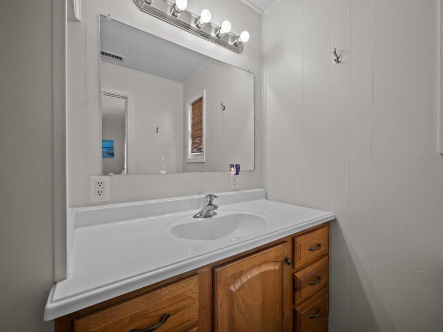 Three-Bedroom House photo 3