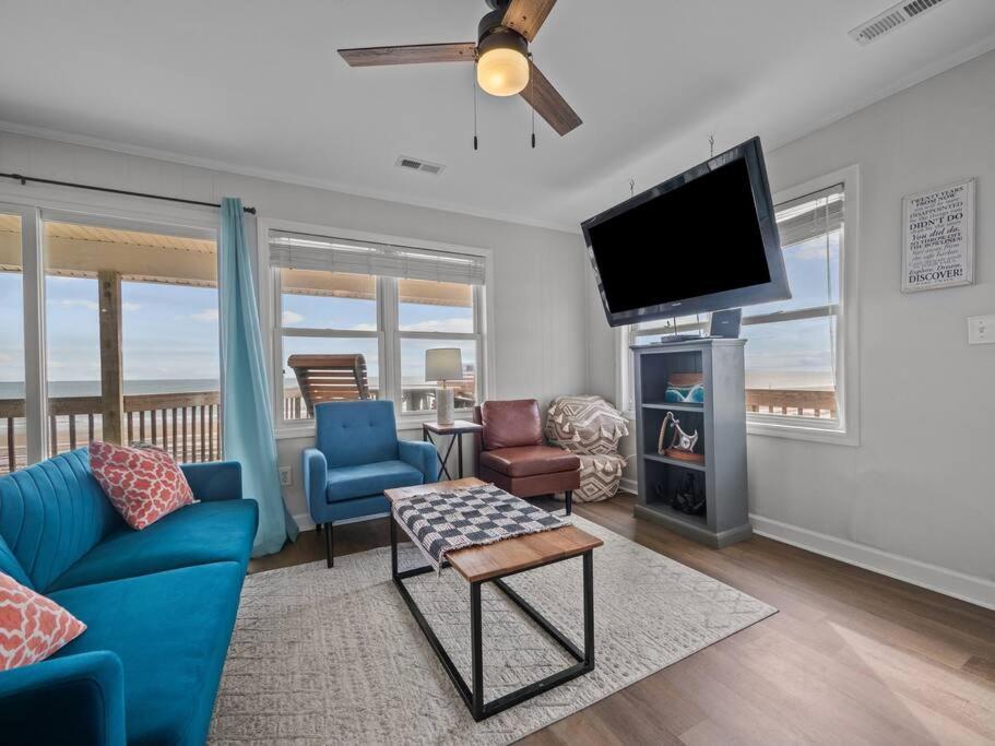 Three-Bedroom House photo 2