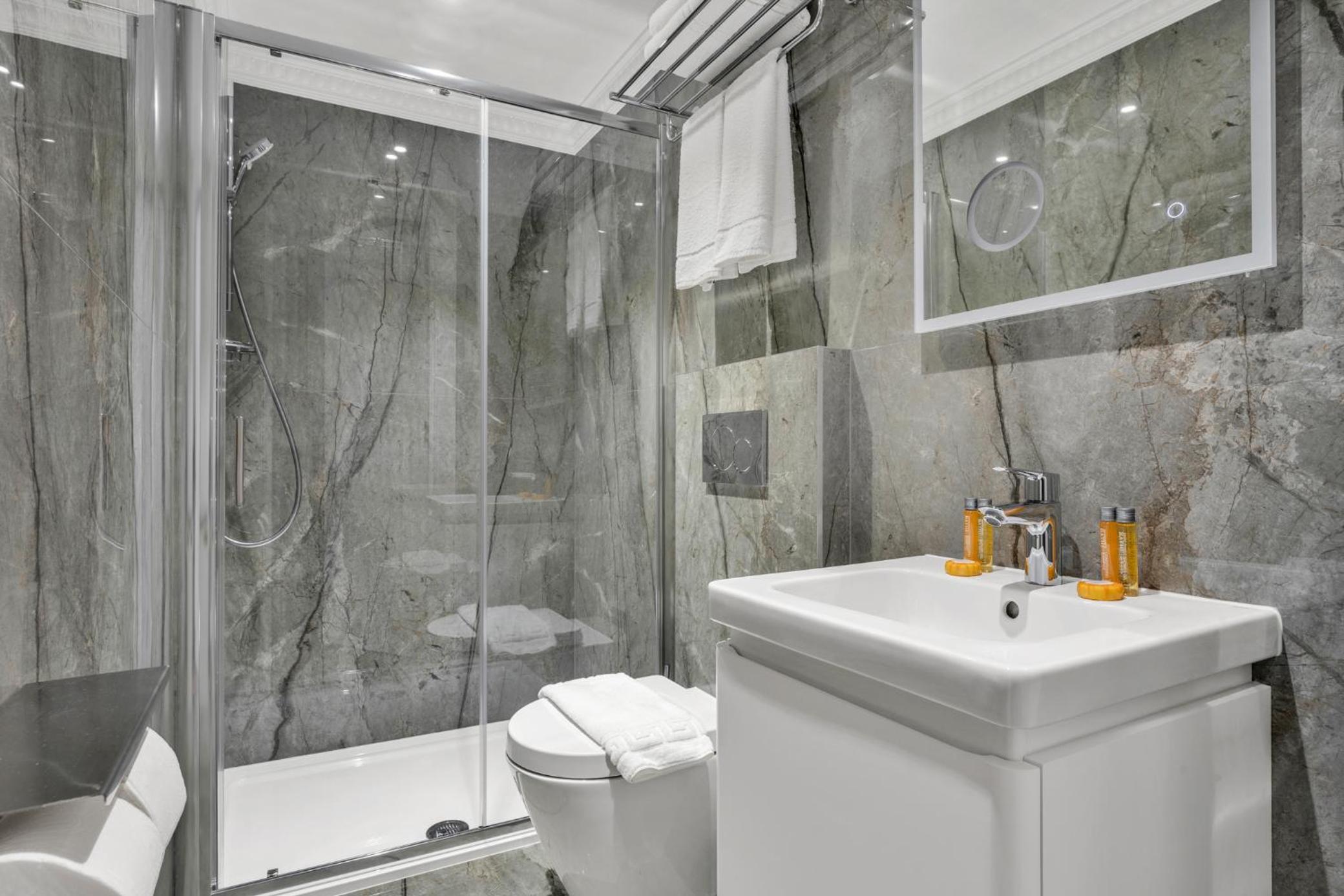 Deluxe Studio Suite photo 2