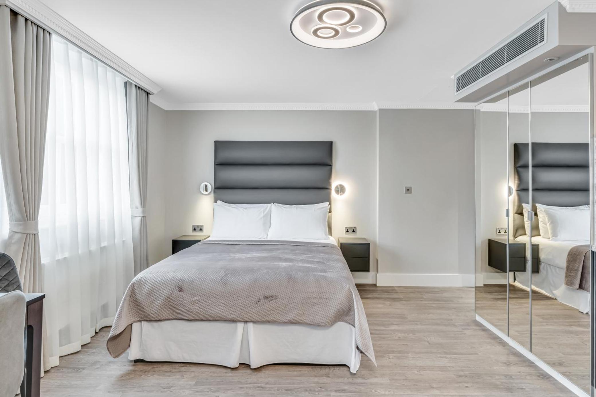 Family Studio Suite with Double Sofa Bed photo 2