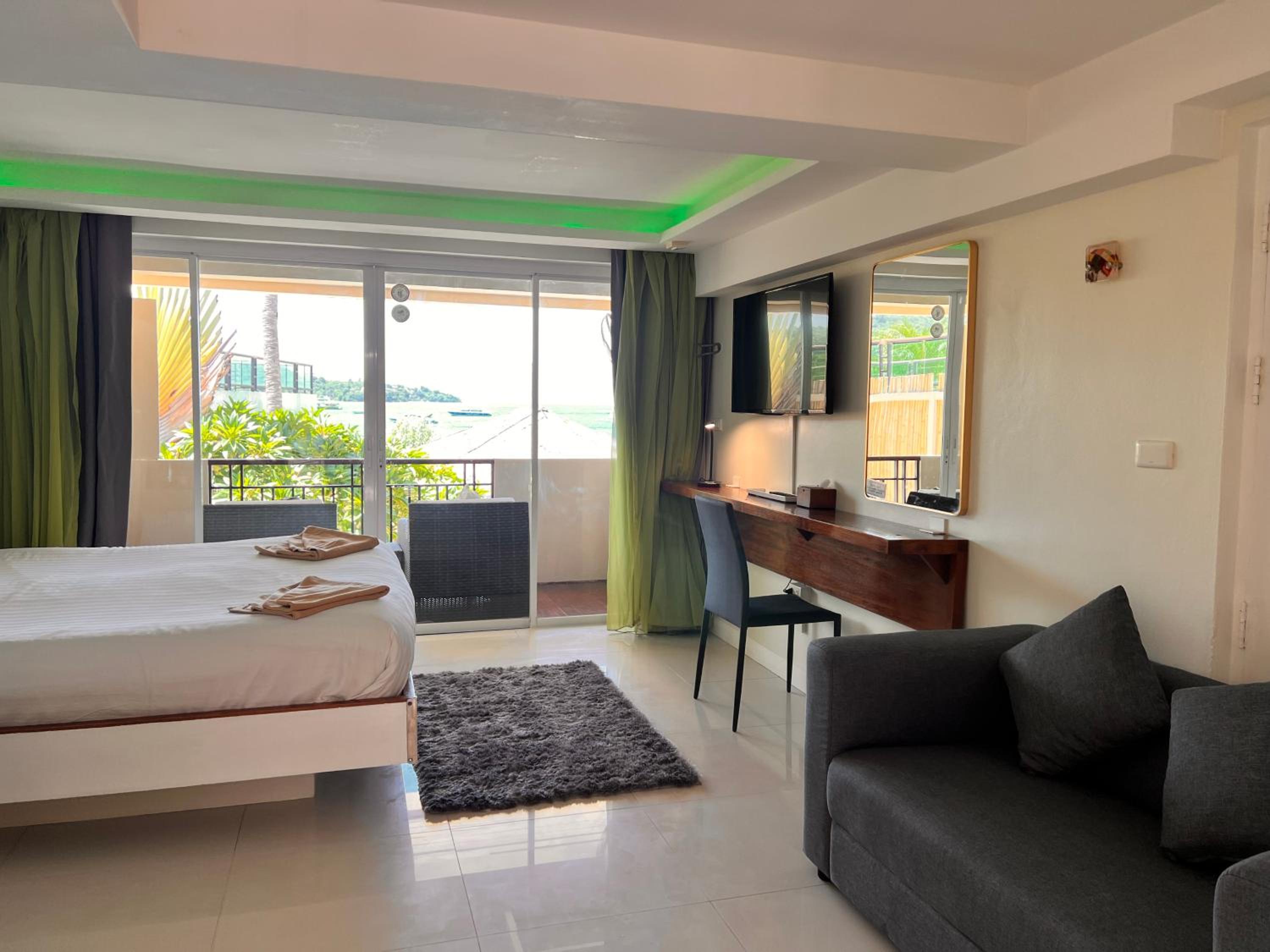 Deluxe Double or Twin Room with Sea View - Photo 7