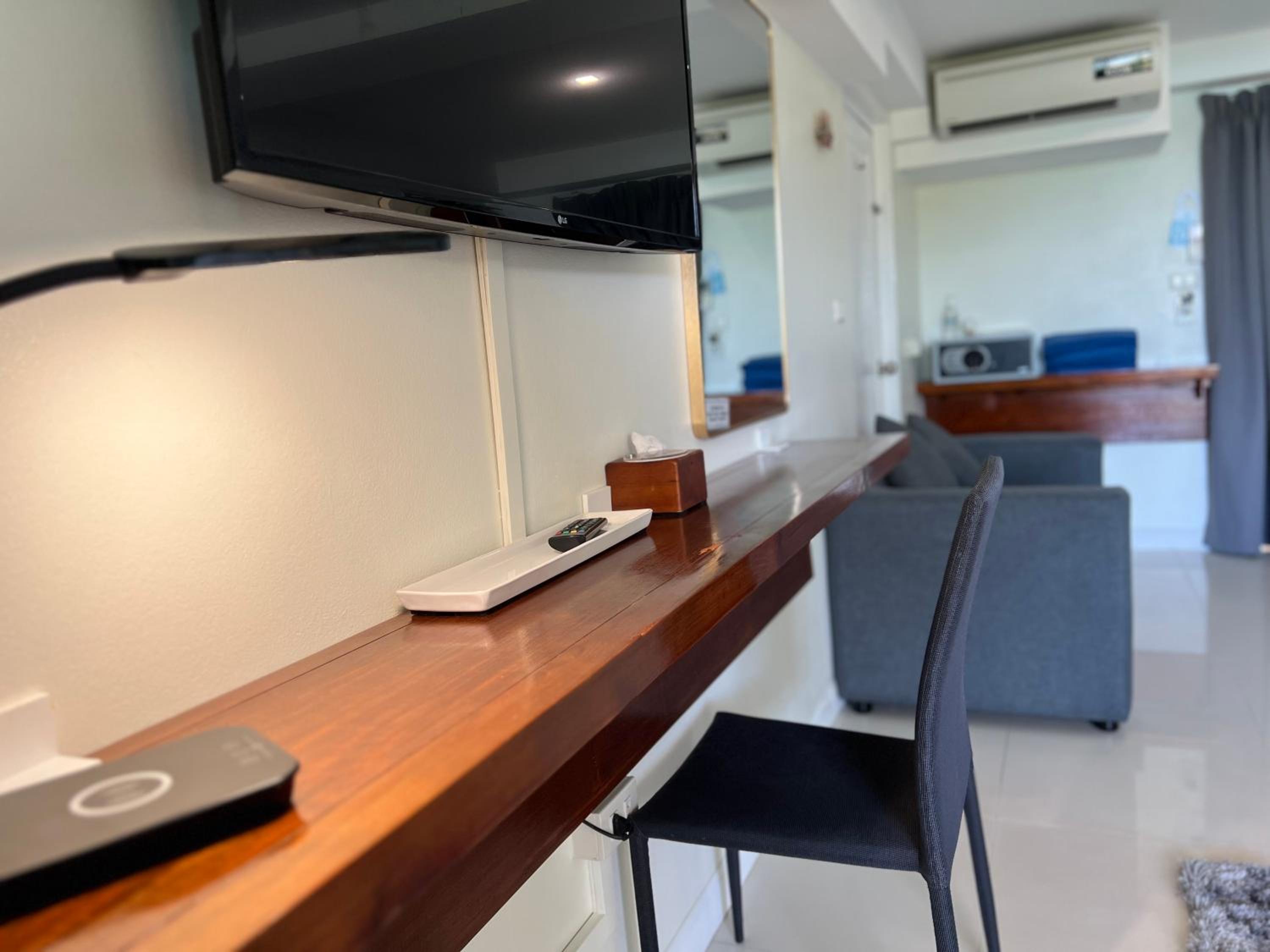 Deluxe Double or Twin Room with Sea View - Photo 9