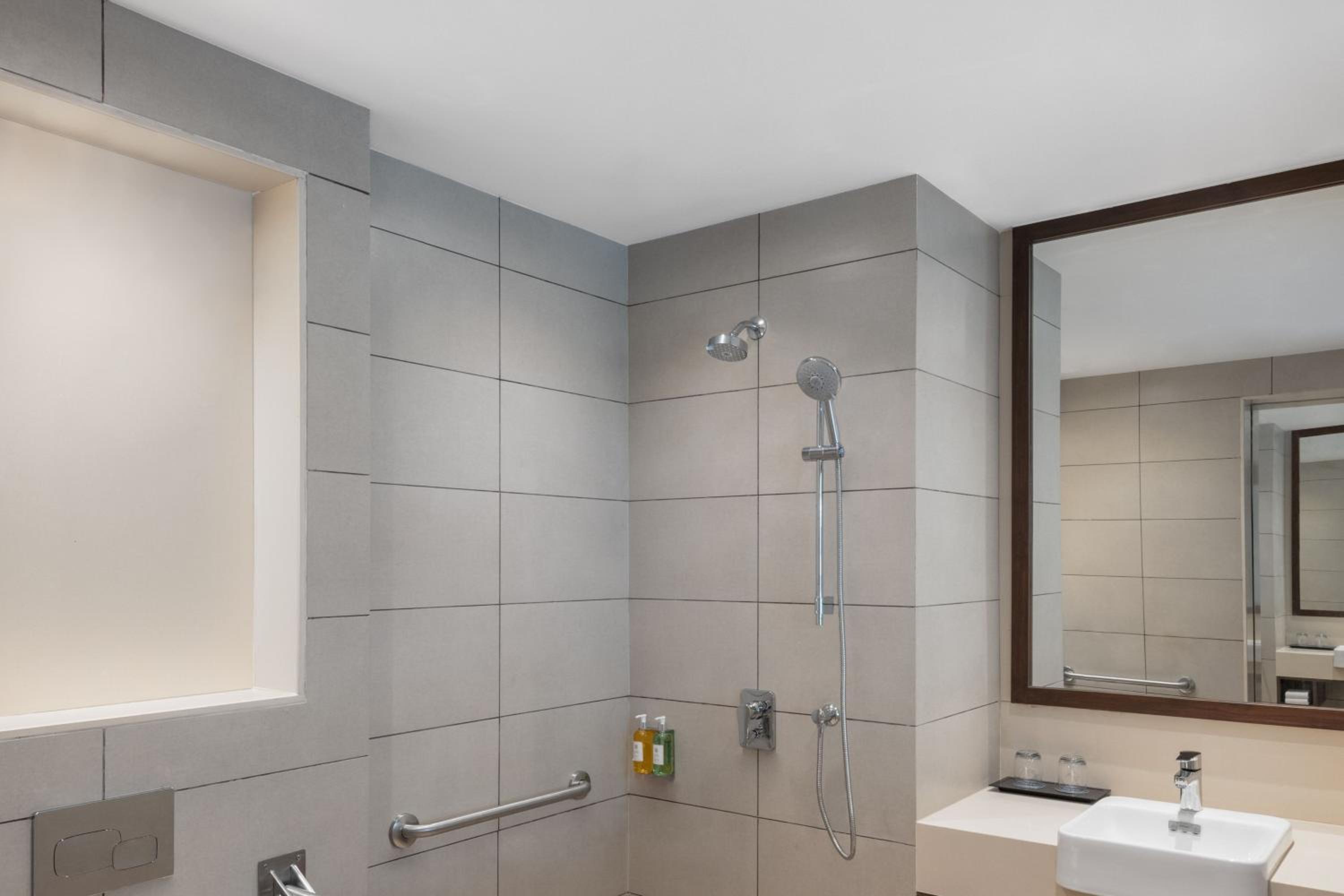 Premium Queen Room with patio and pool view - Complimentary evening high tea on arrival between 4.30 PM and 6.30 PM  (validity 30th Sep, 2026) - Beer on Arrival - Photo 5