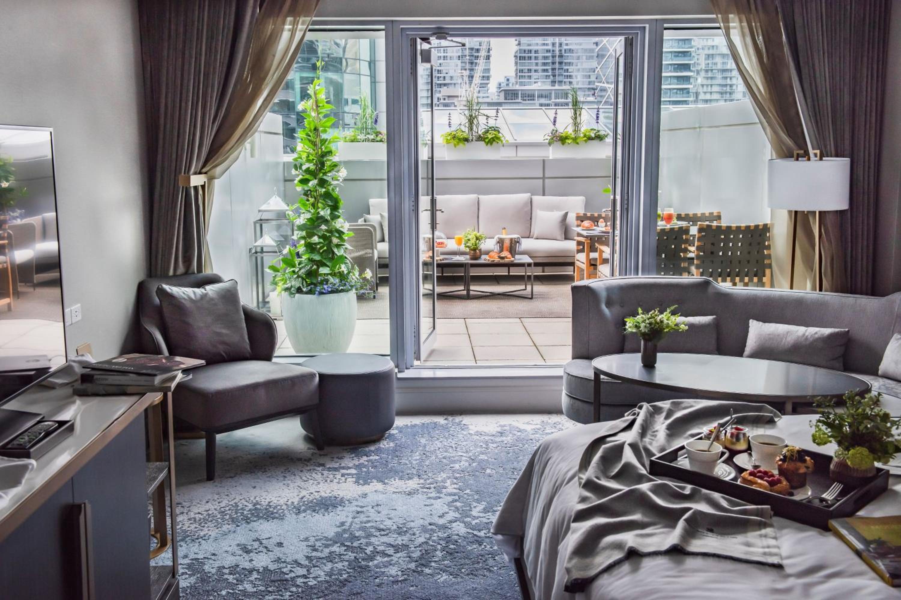 Deluxe Patio Room