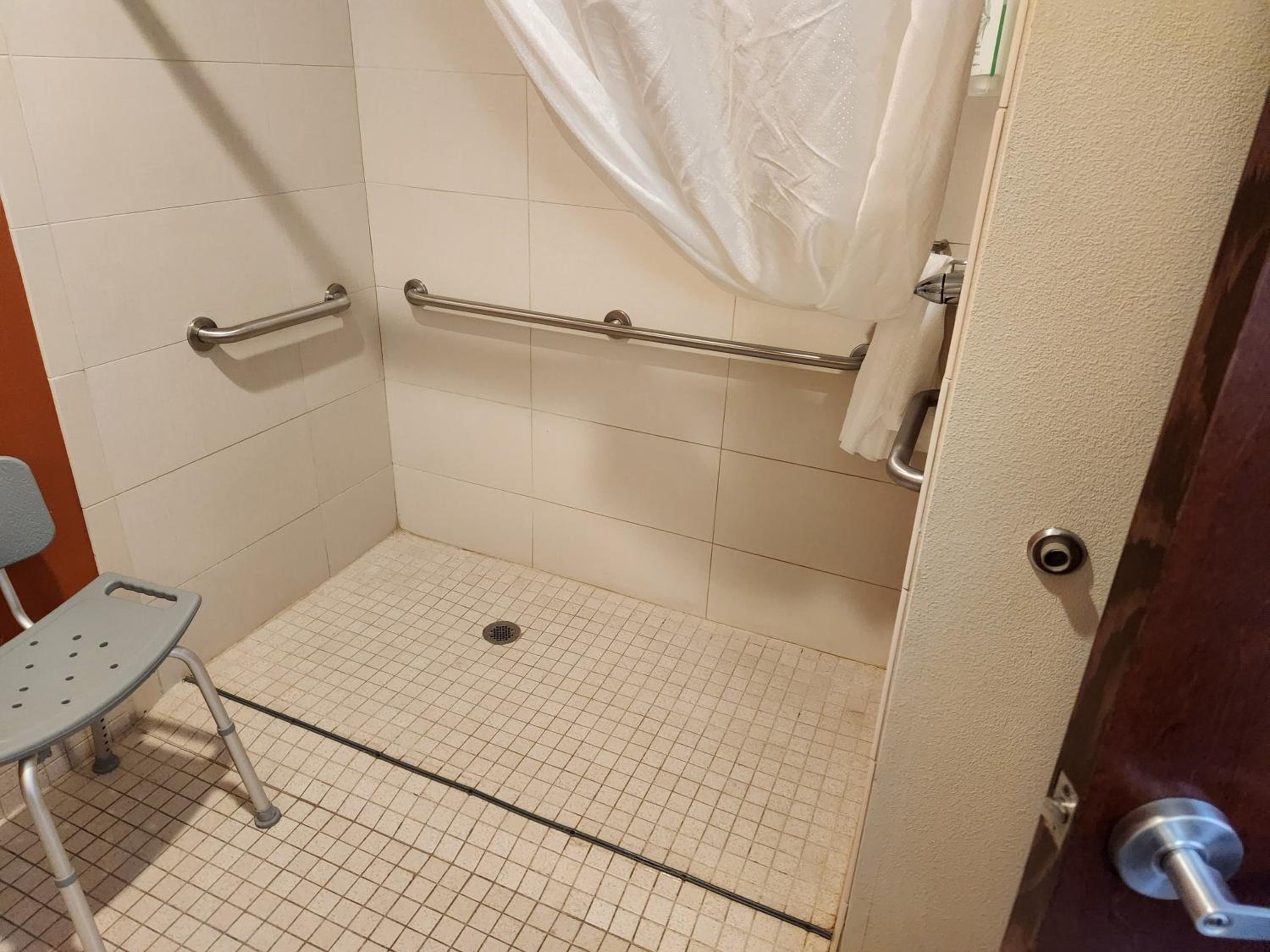 King Suite - Accessible/Non-Smoking photo 3