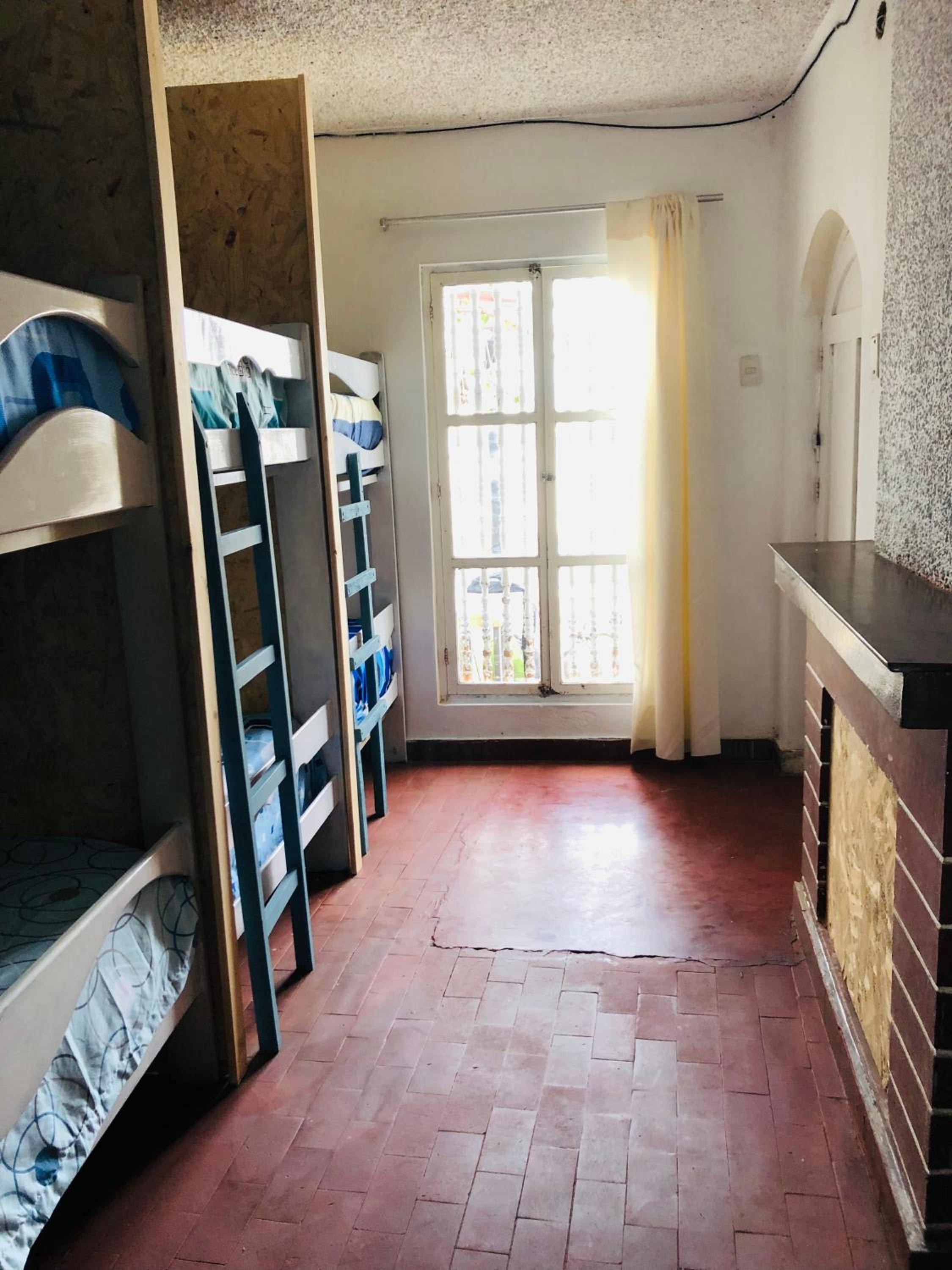 Bed in 6-Bed Mixed Dormitory Room photo 1