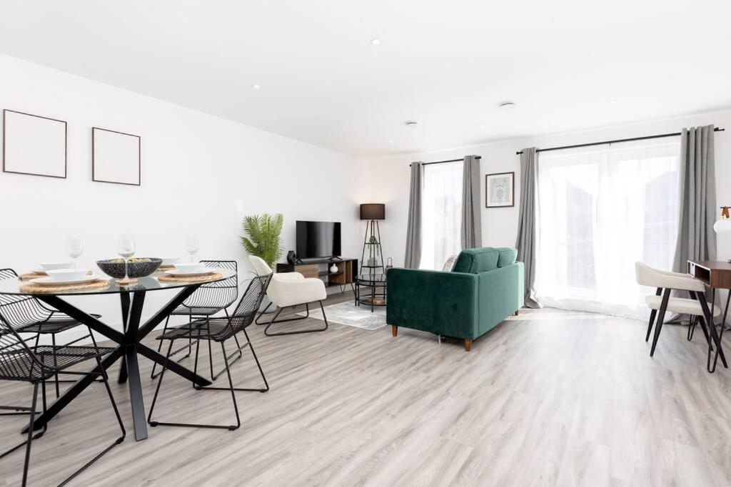One-Bedroom Apartment With Garden photo 1