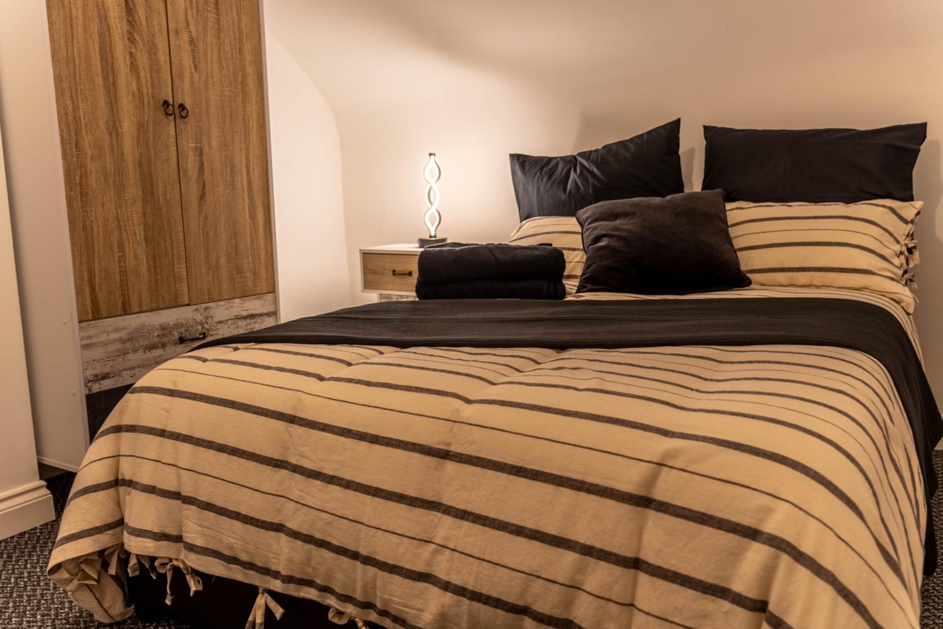 Double Room with Shared Bathroom photo 2