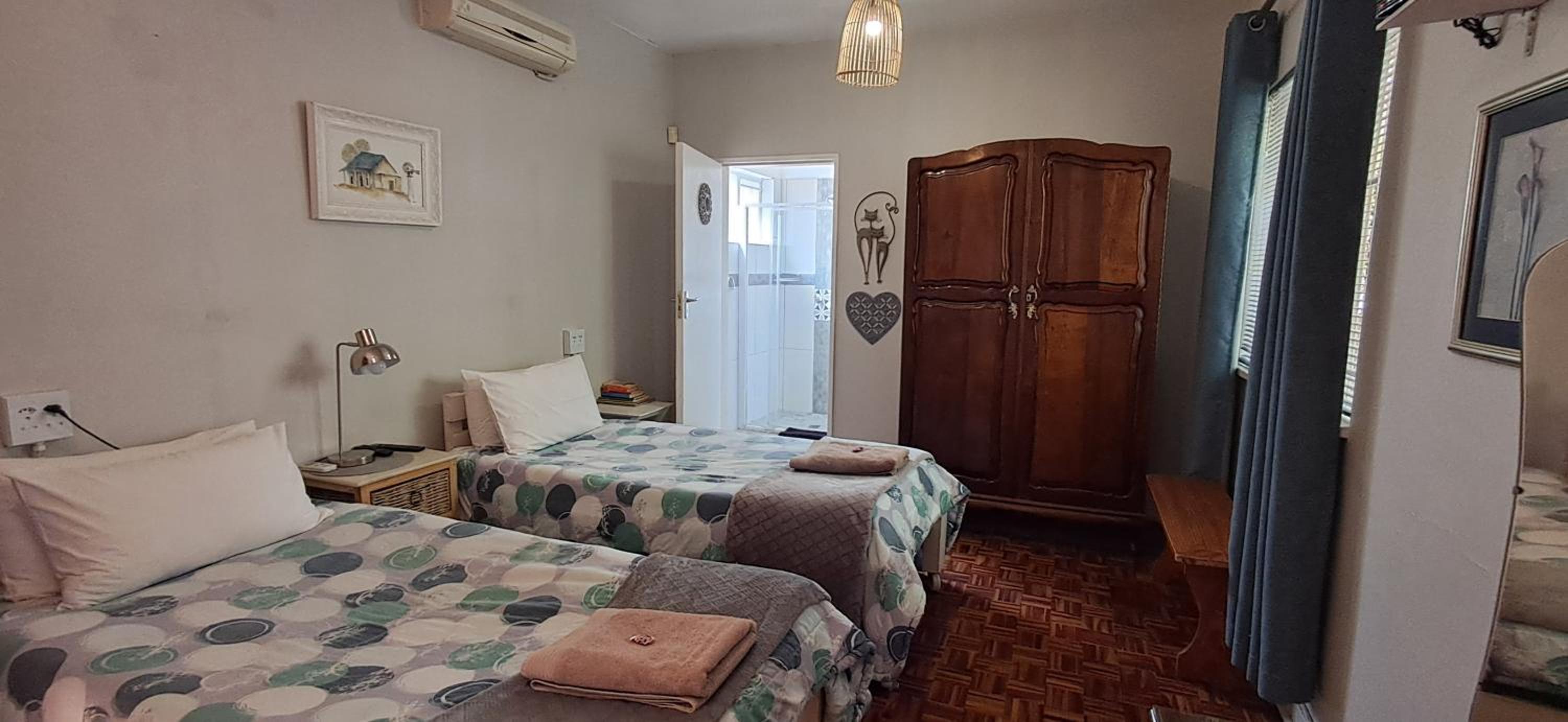 Large Twin Room - Photo 1