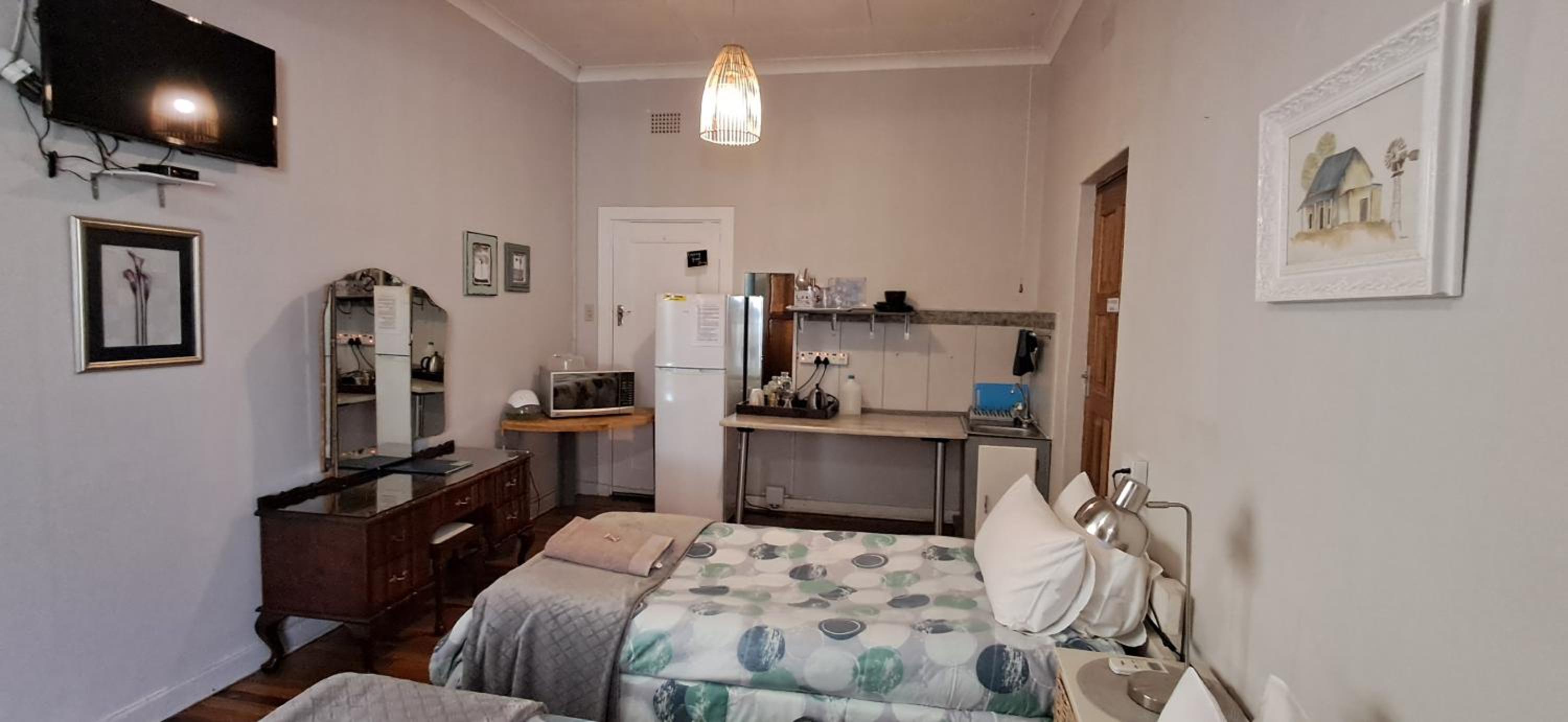 Large Twin Room - Photo 14