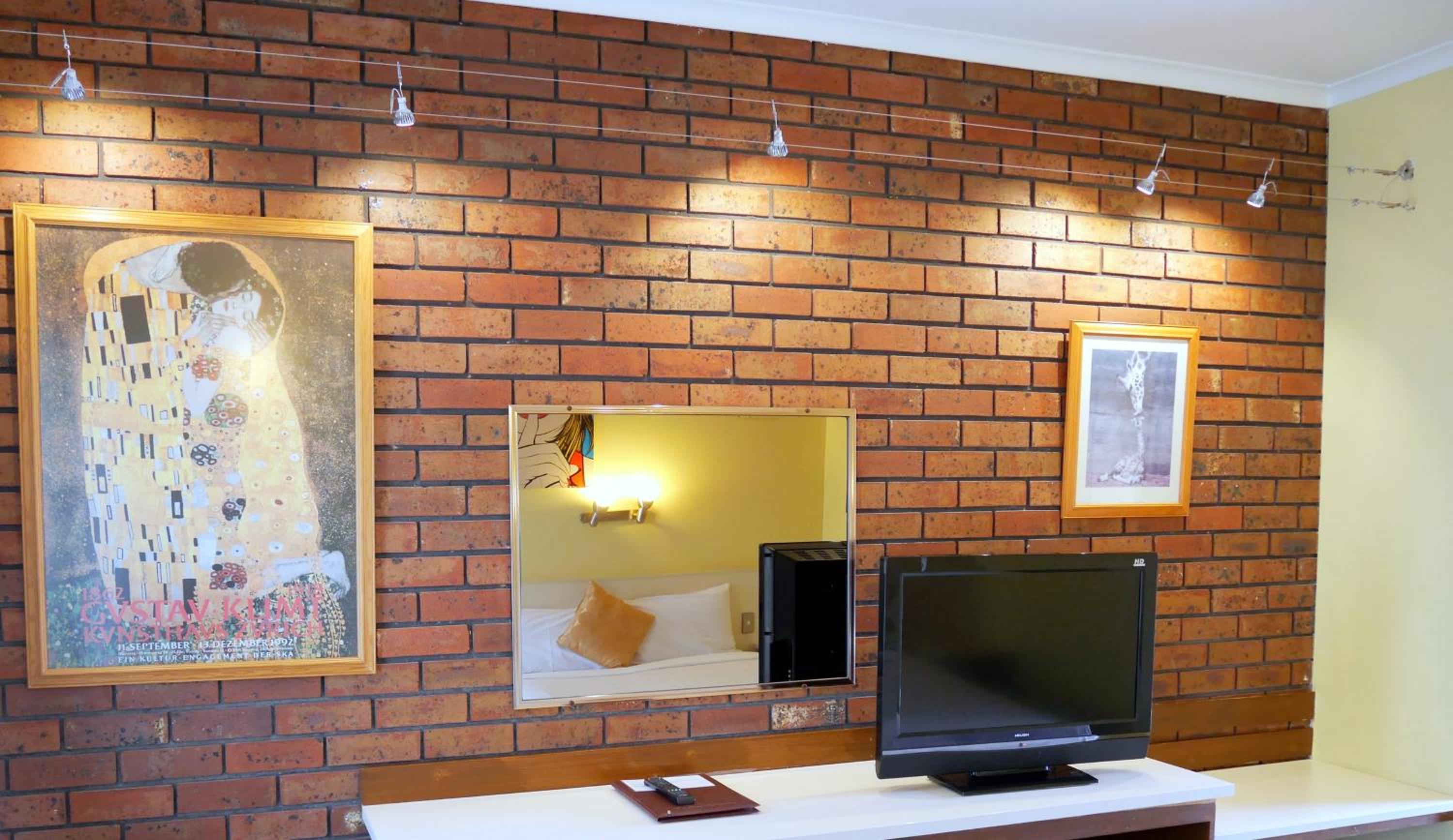 Standard Queen Room - Photo 8