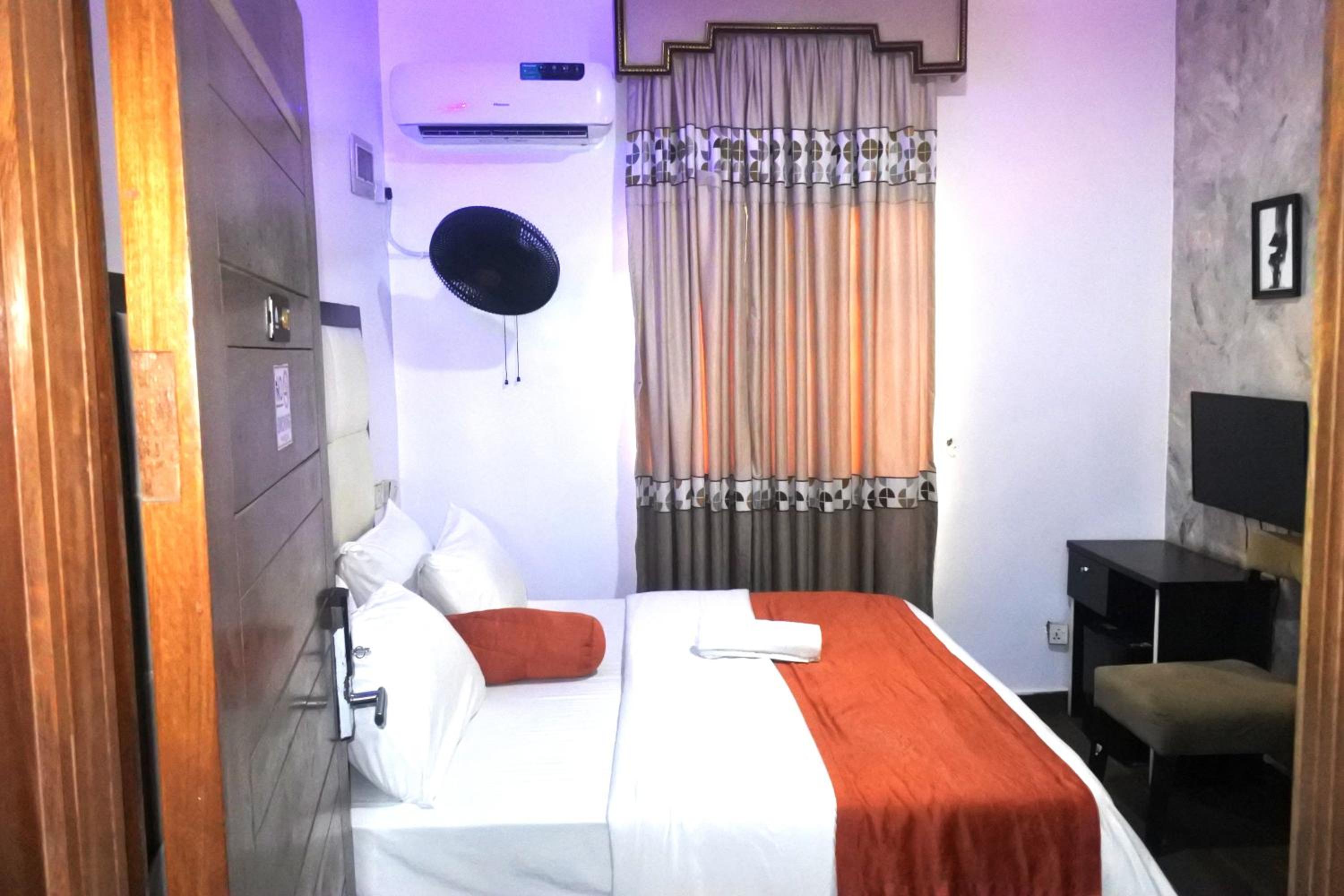 Deluxe King Room photo 1