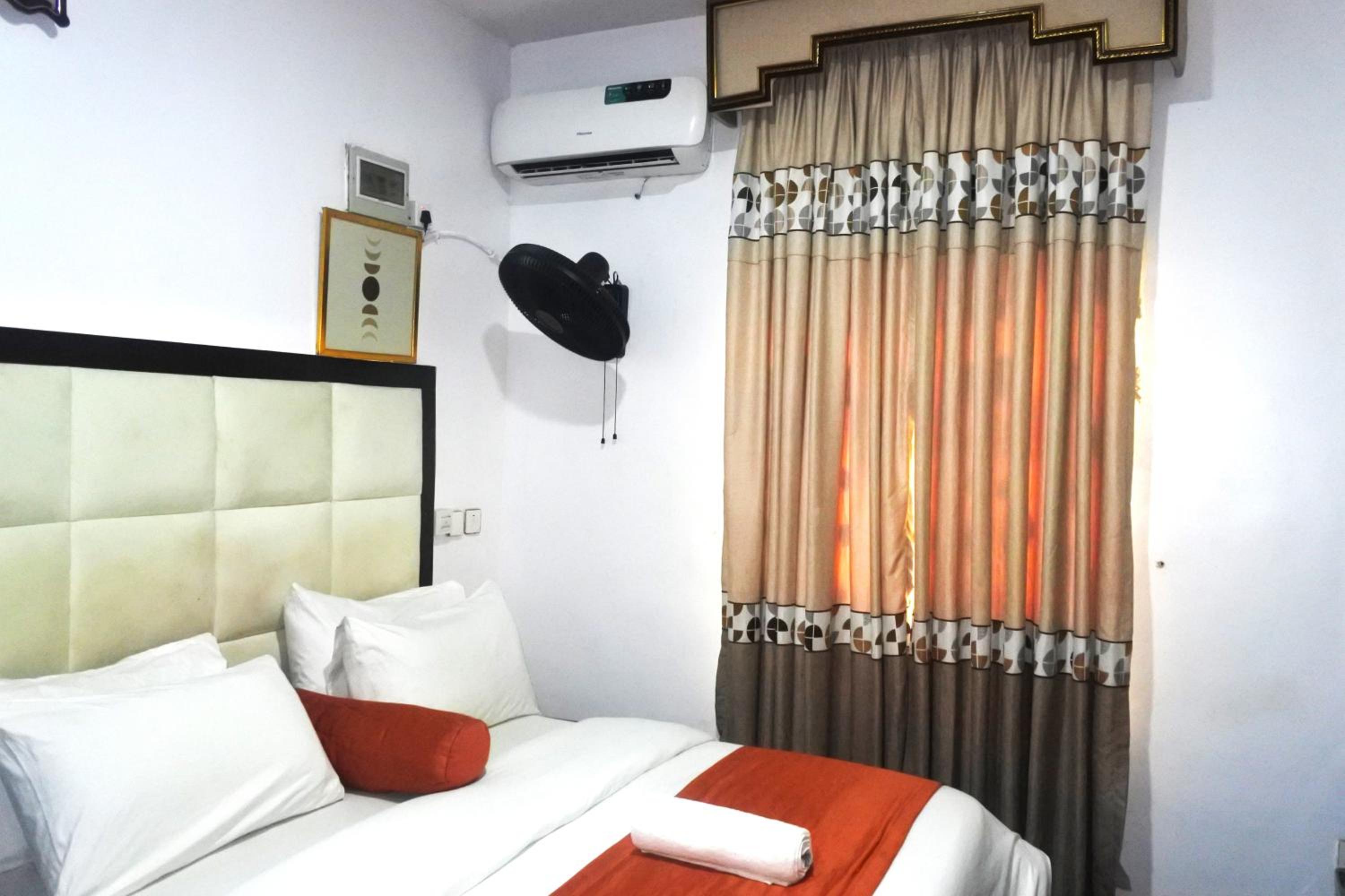 Deluxe King Room photo 2