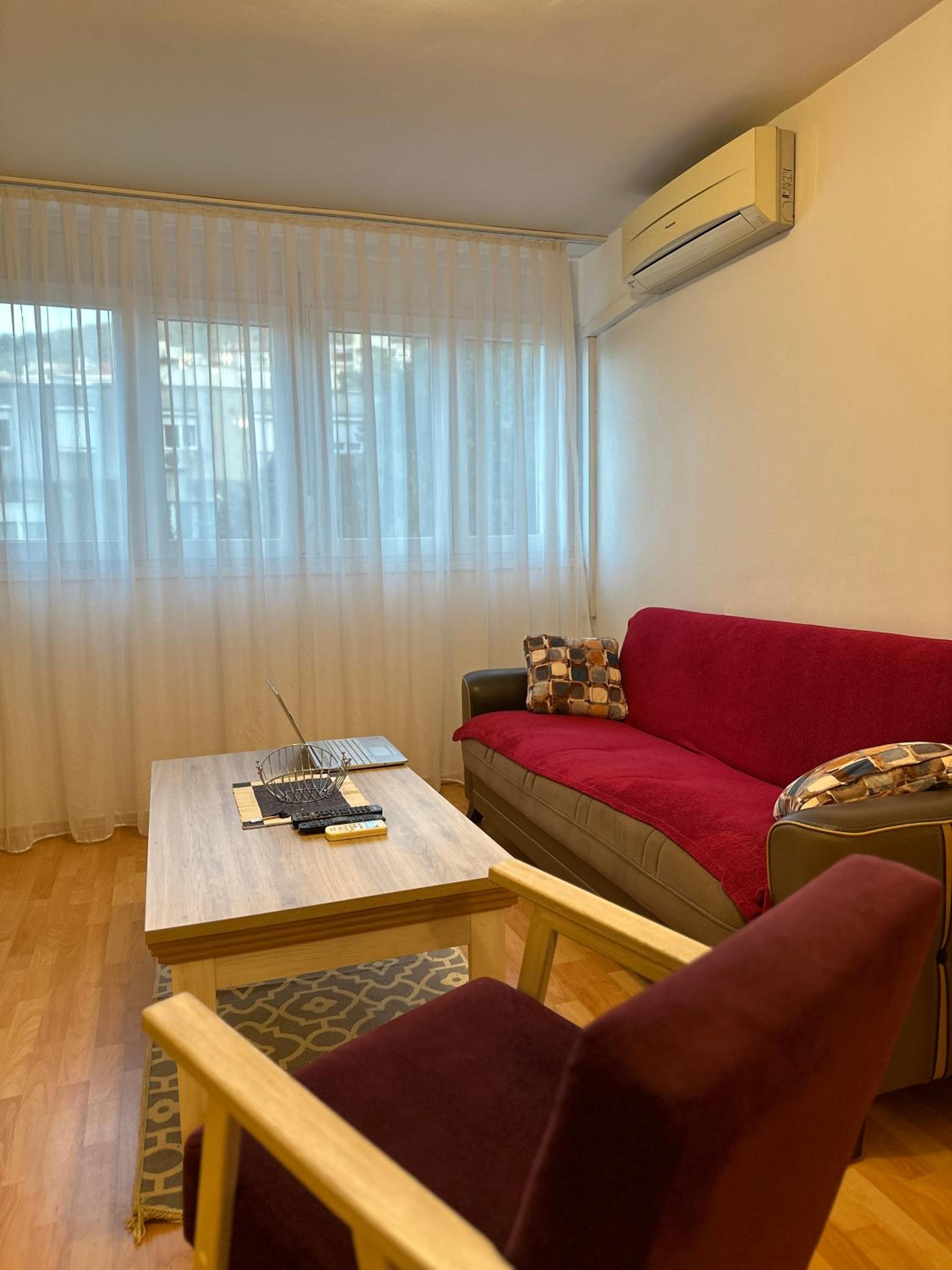 One-Bedroom Apartment photo 2