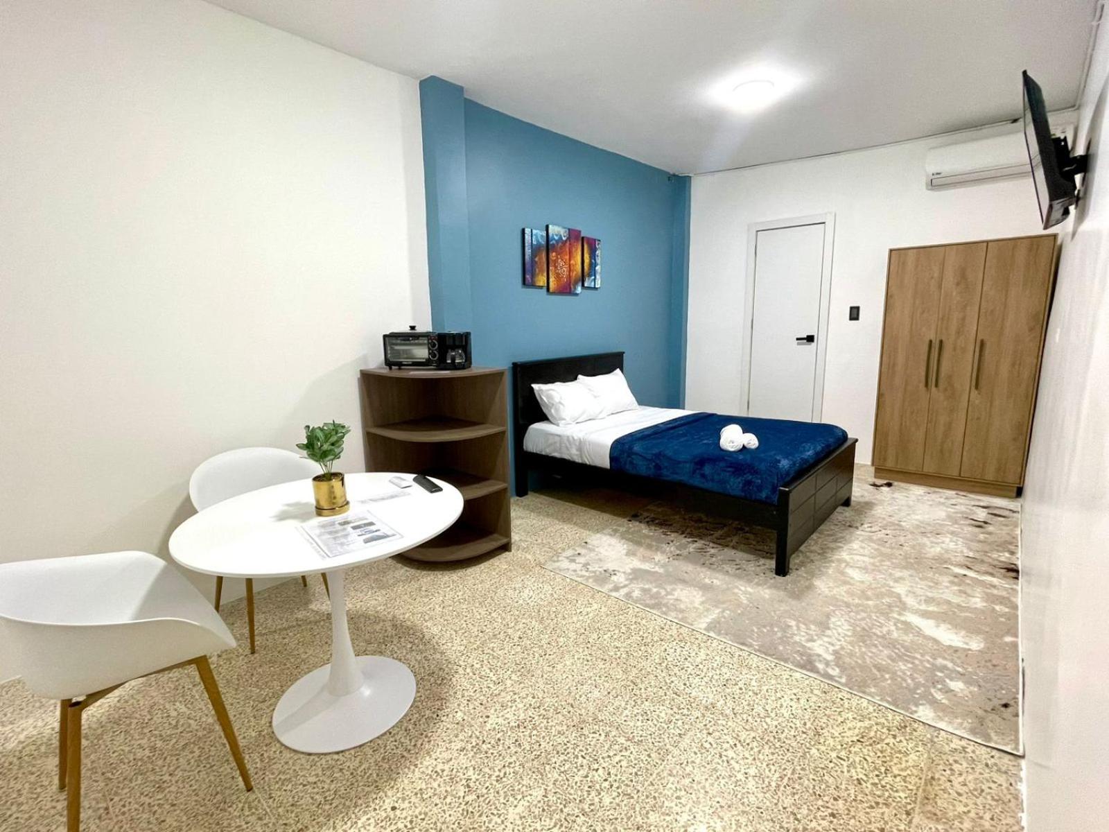 One-Bedroom Apartment - Non-Smoking photo 2