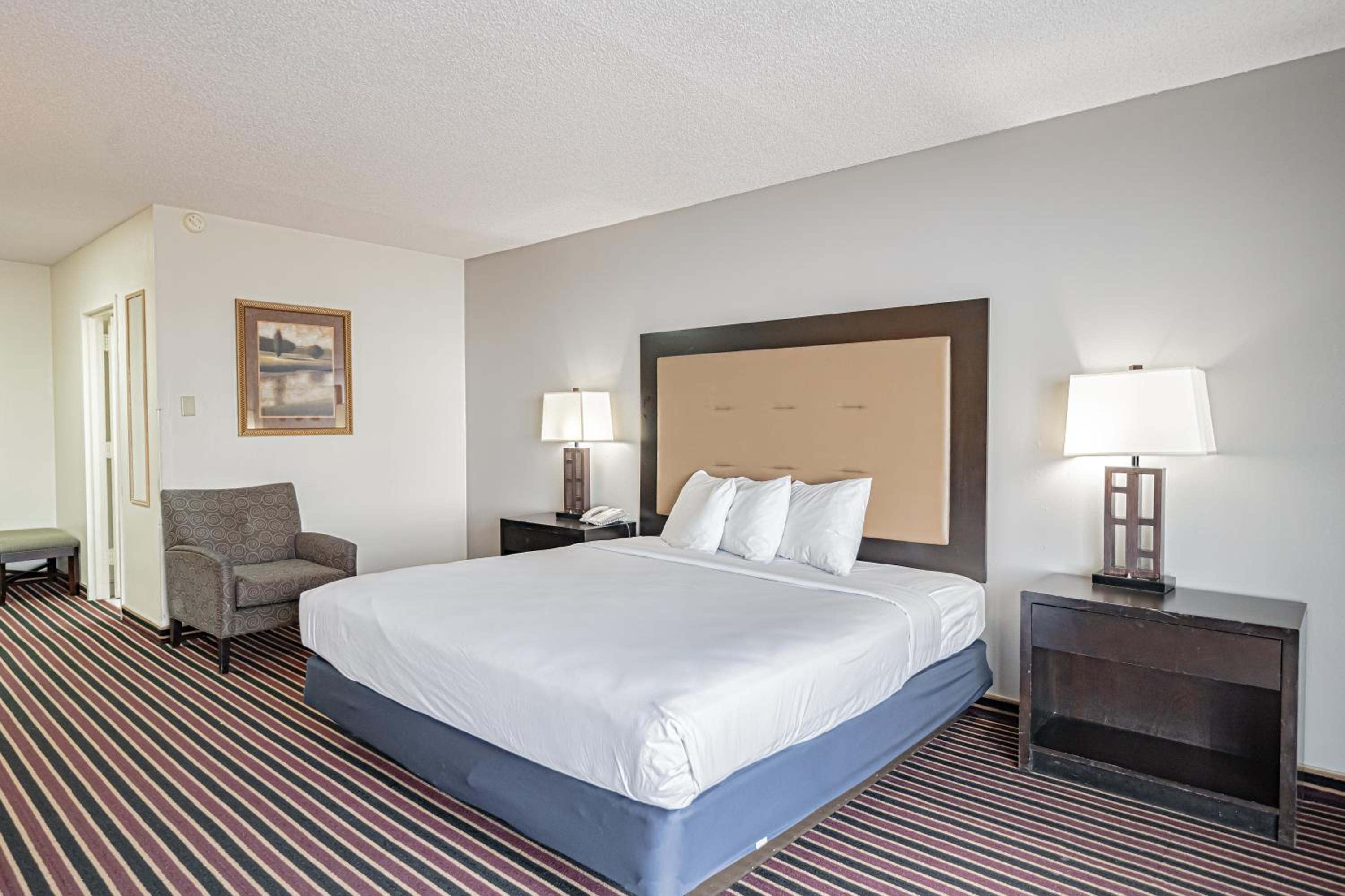 King Room - Non-Smoking - Photo 1