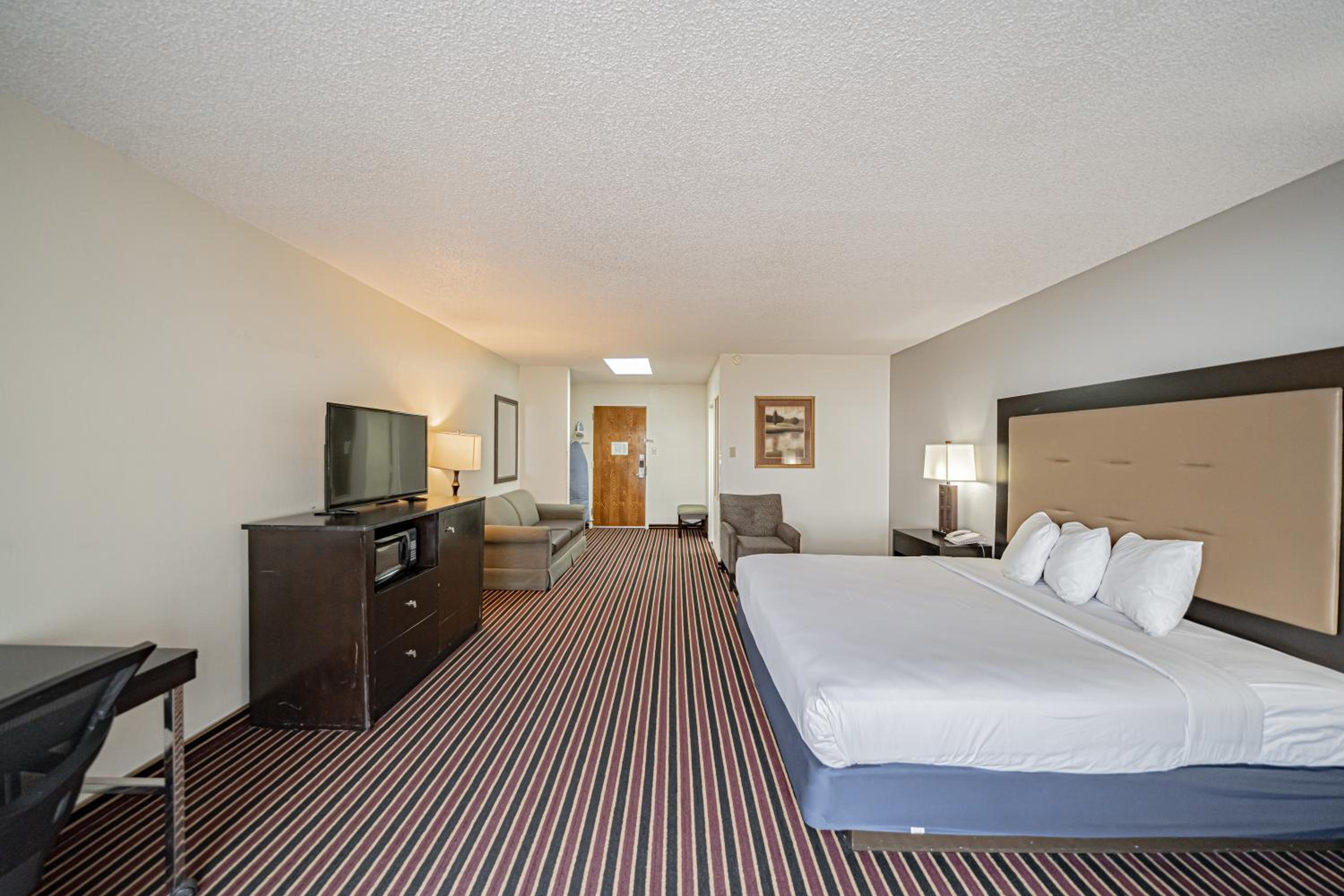 King Room - Non-Smoking - Photo 5
