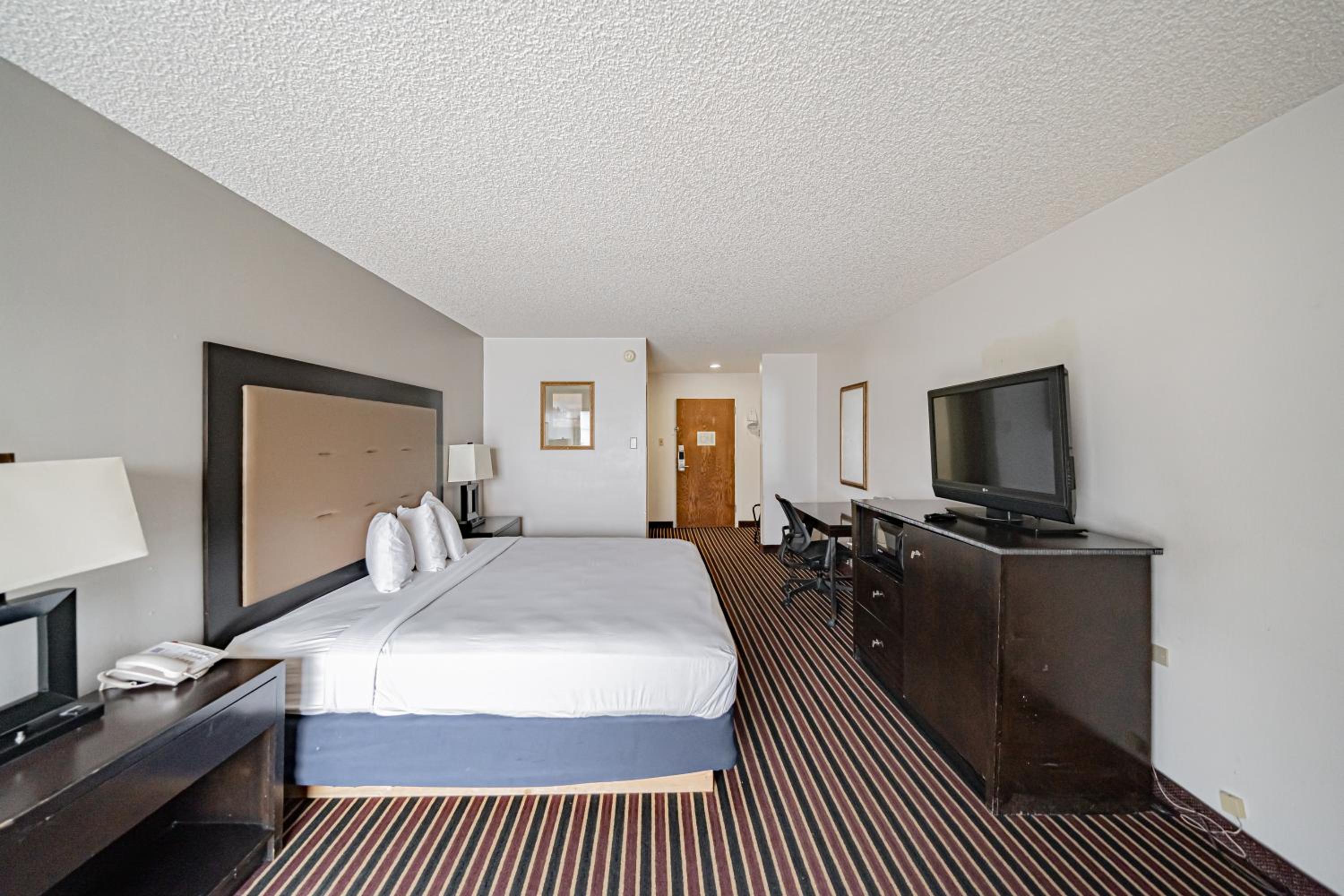 King Room - Non-Smoking - Photo 13