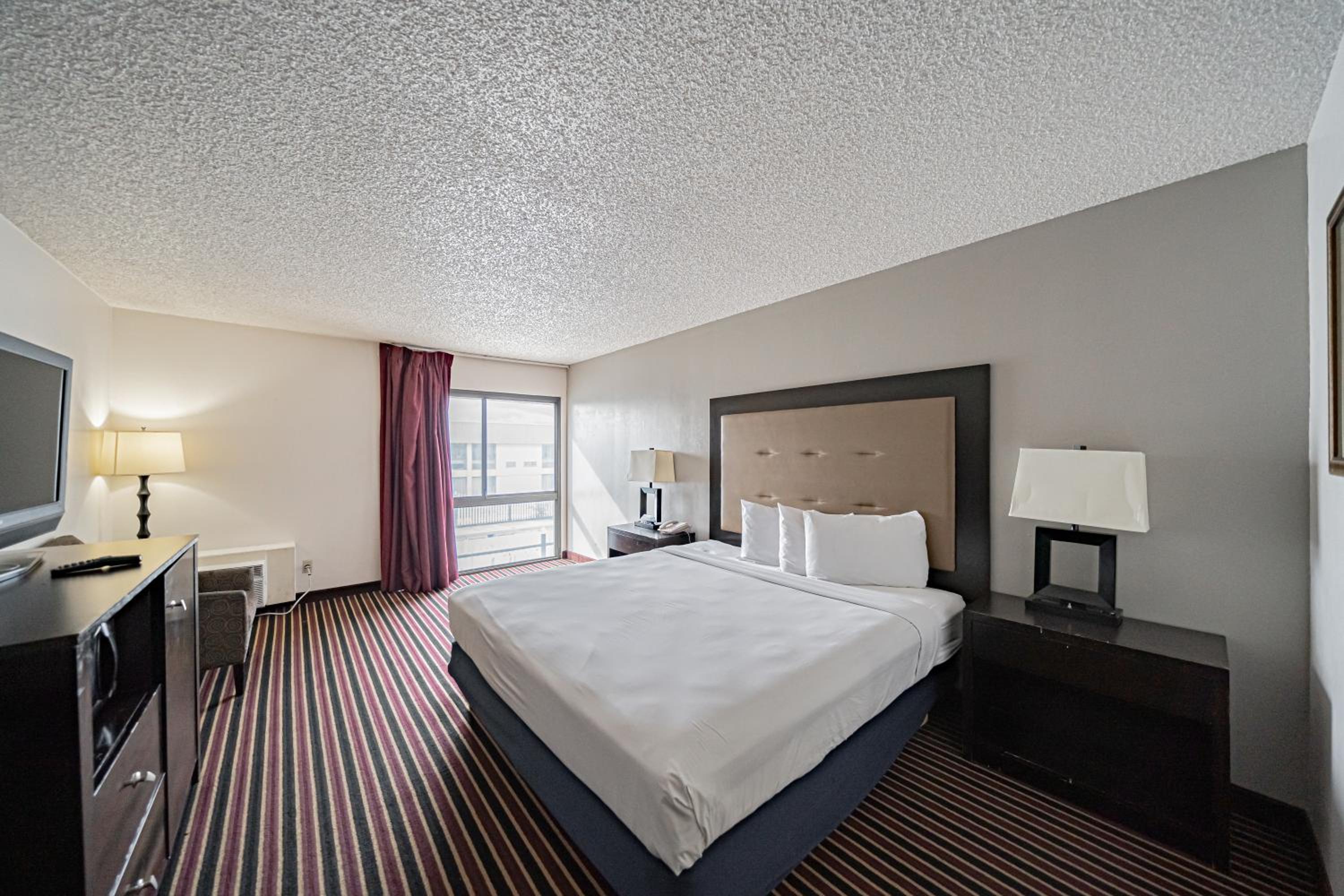 King Room - Non-Smoking - Photo 14