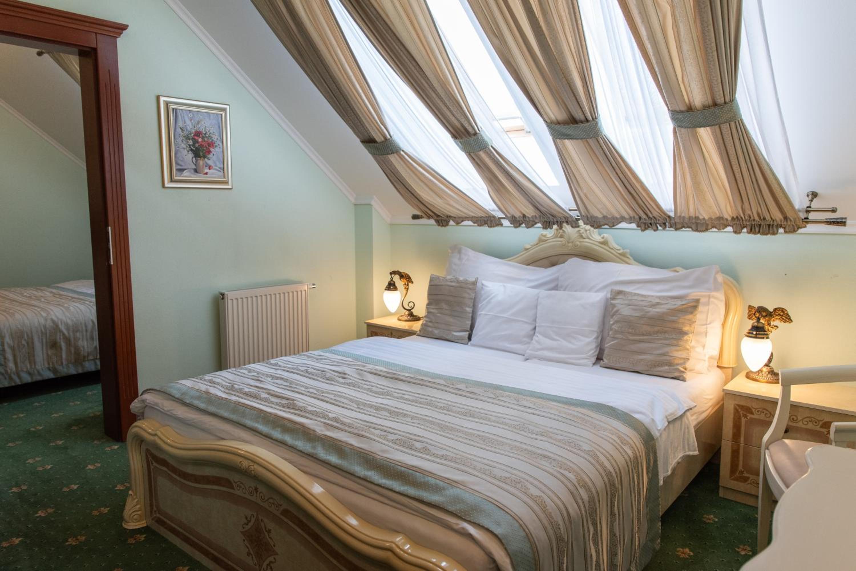 Deluxe Family Suite