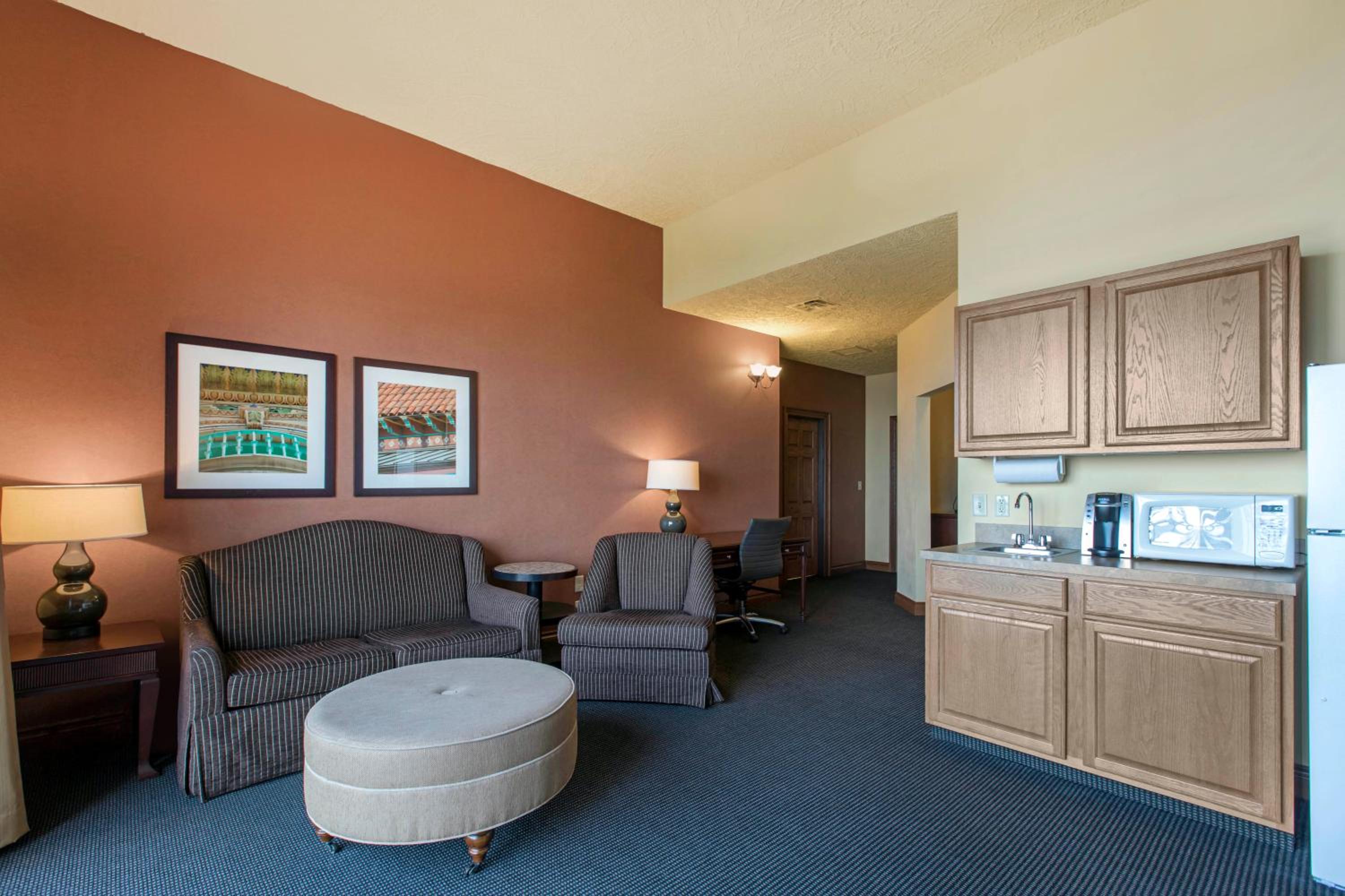 King Suite - Non-Smoking at Shoreline Inn & Conference Center, an Ascend Collection Hotel in Muskegon