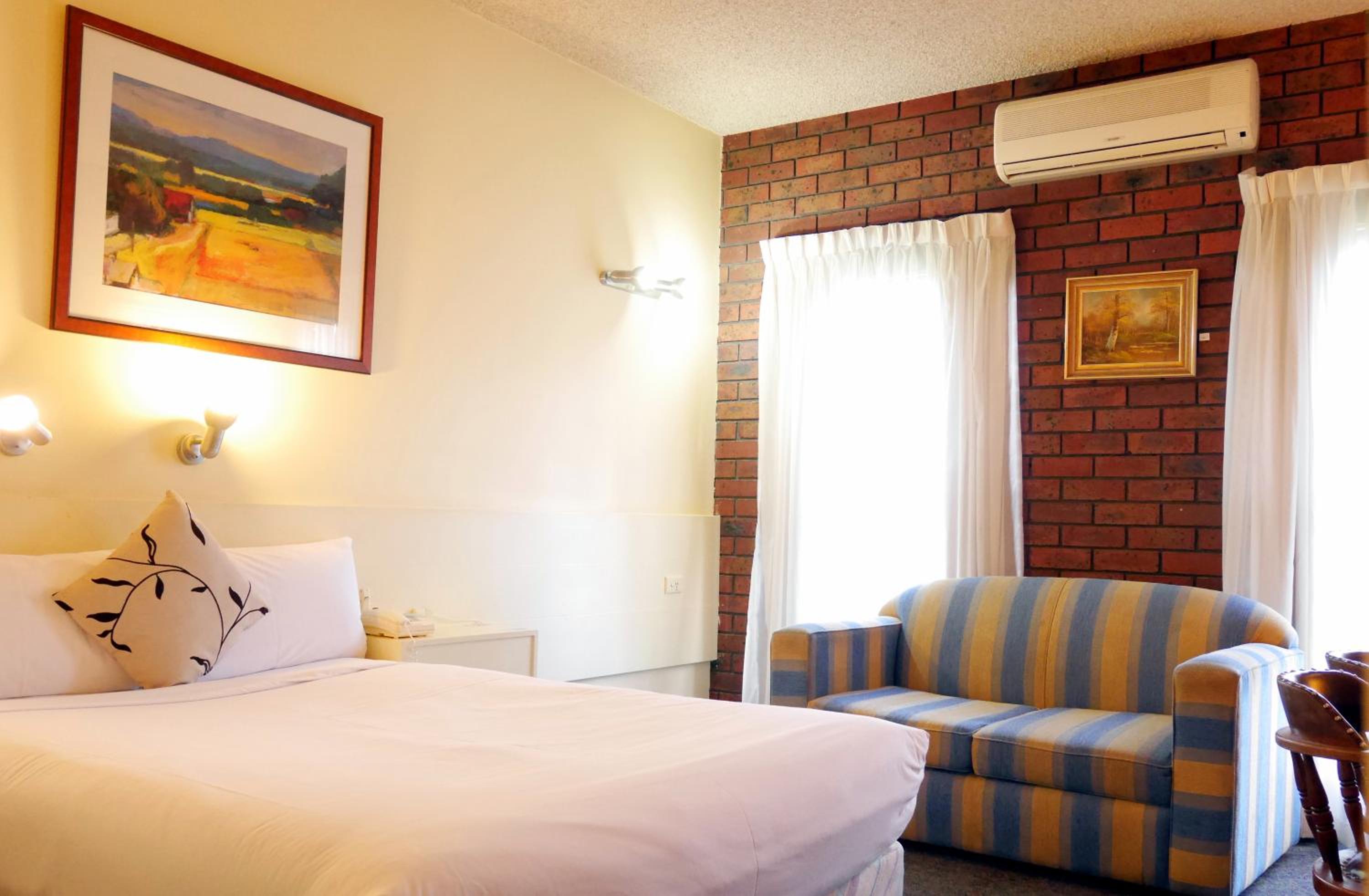 Standard Queen Room - Photo 10