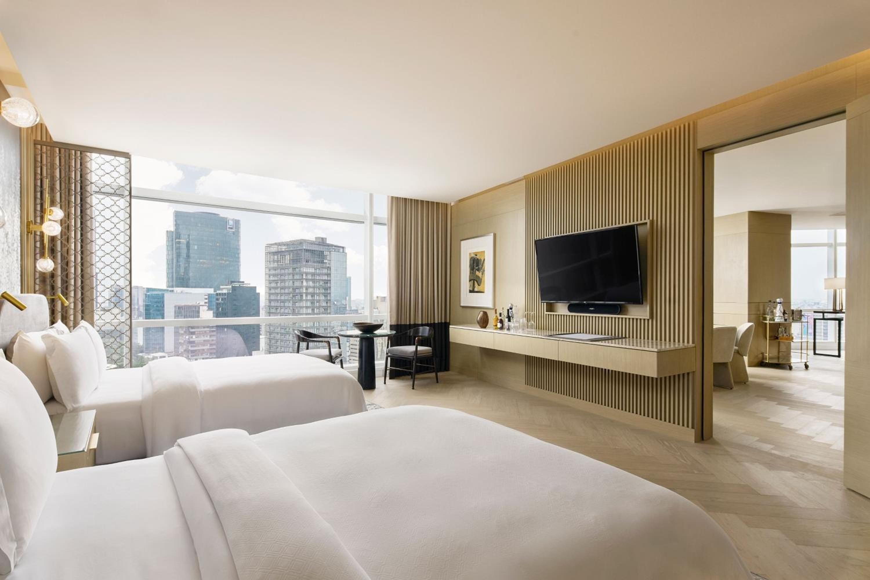Grand Deluxe Butler Service, Guest room, 2 Queen